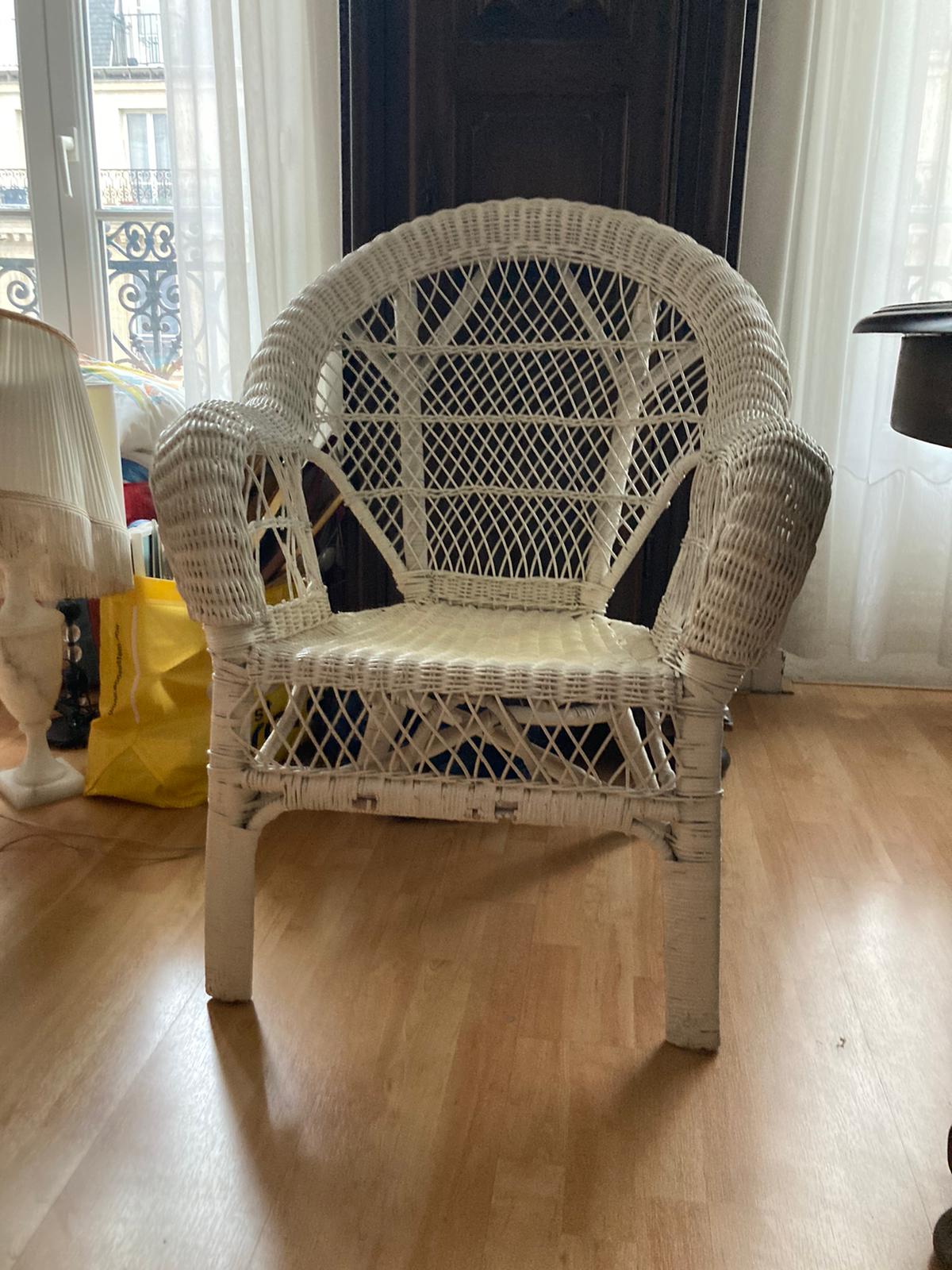 Fauteuil blanc en osier – Image 2