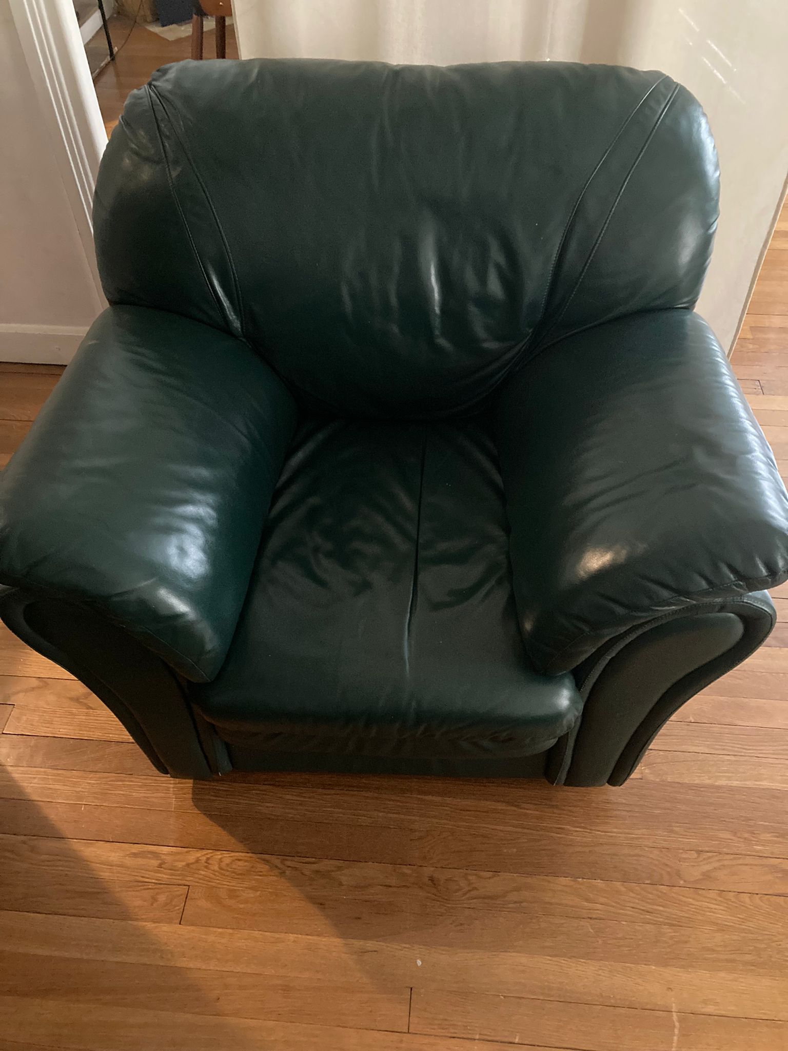 Canapé et fauteuil en cuir – Image 2