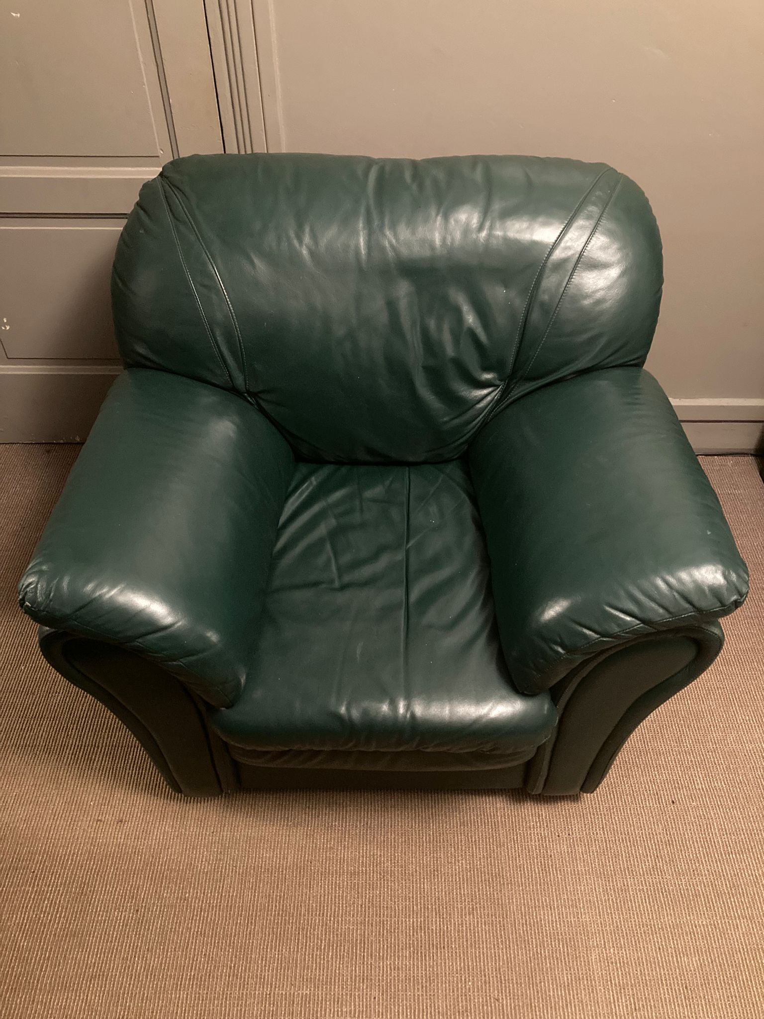 Canapé et fauteuil en cuir – Image 3