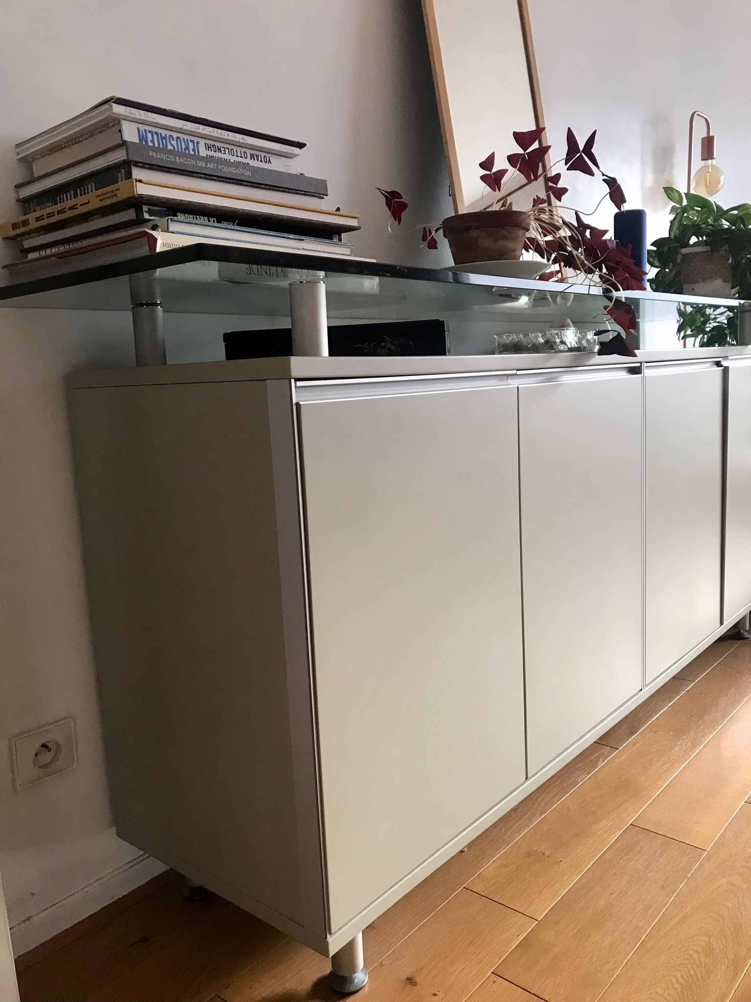 Enfilade 4 portes plateau en verre – Image 2