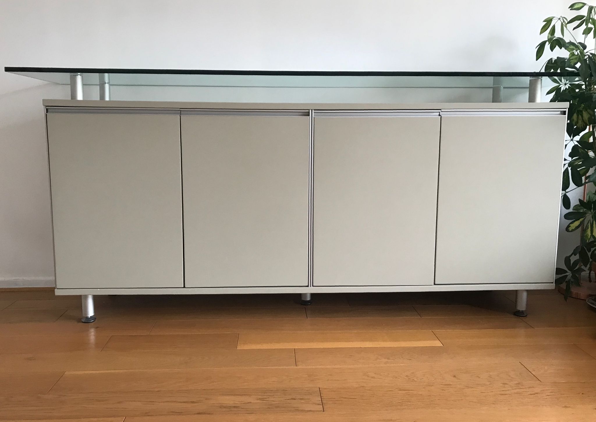 Enfilade 4 portes plateau en verre