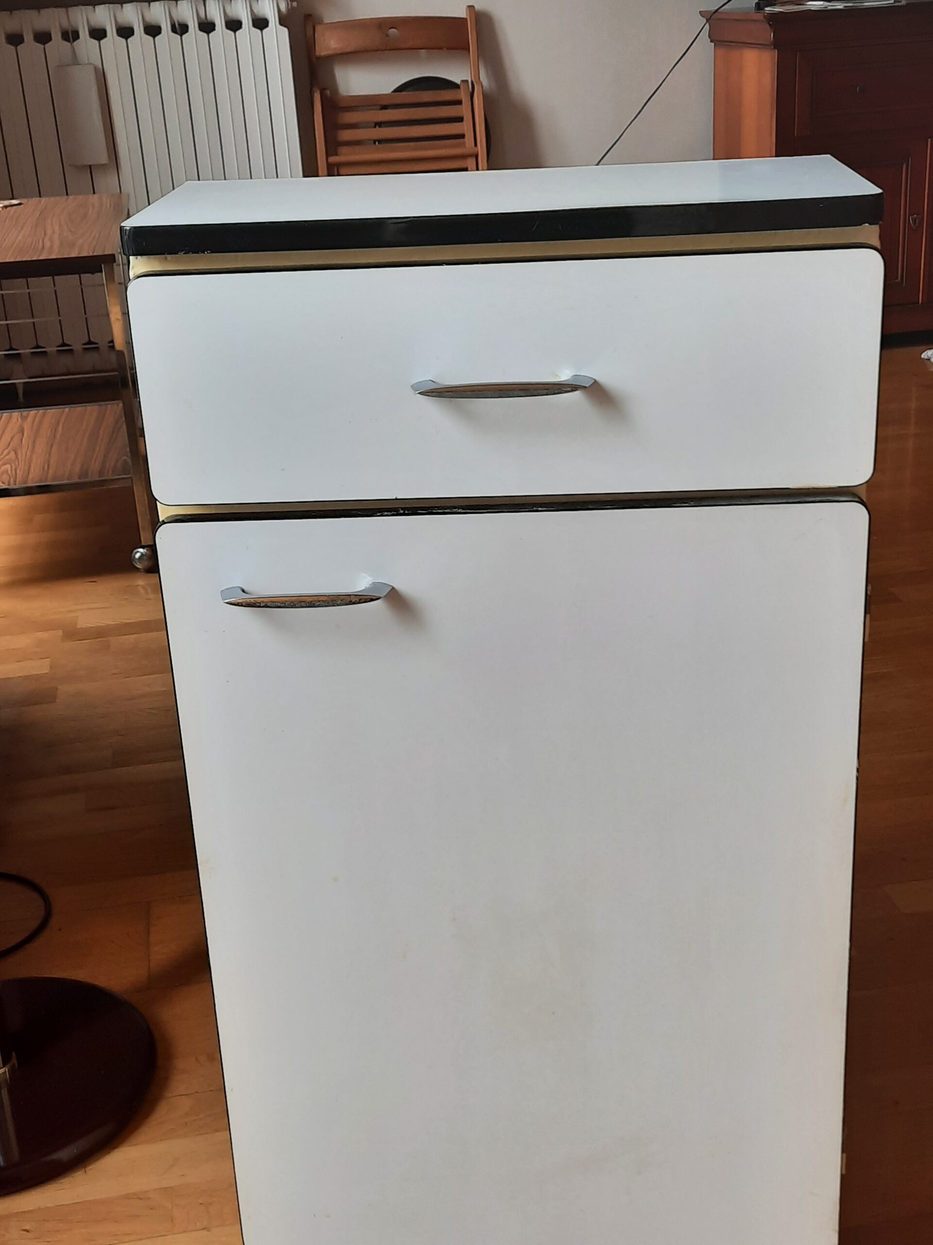 Petit meuble de salle de bain années 60 – Image 3