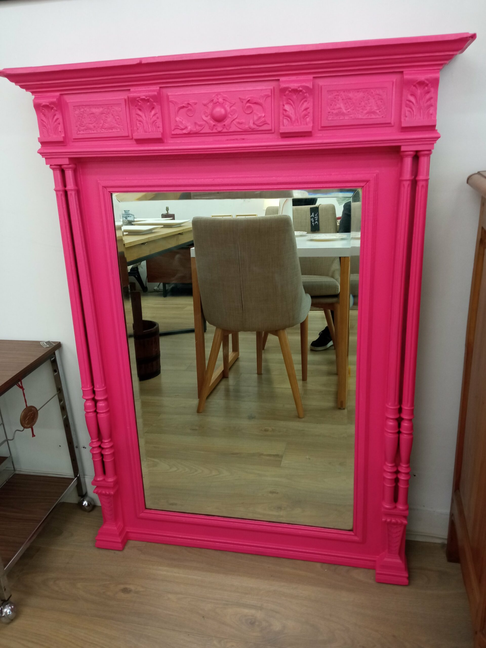 Miroir mural ancien customisé en rose cotillon – Image 4