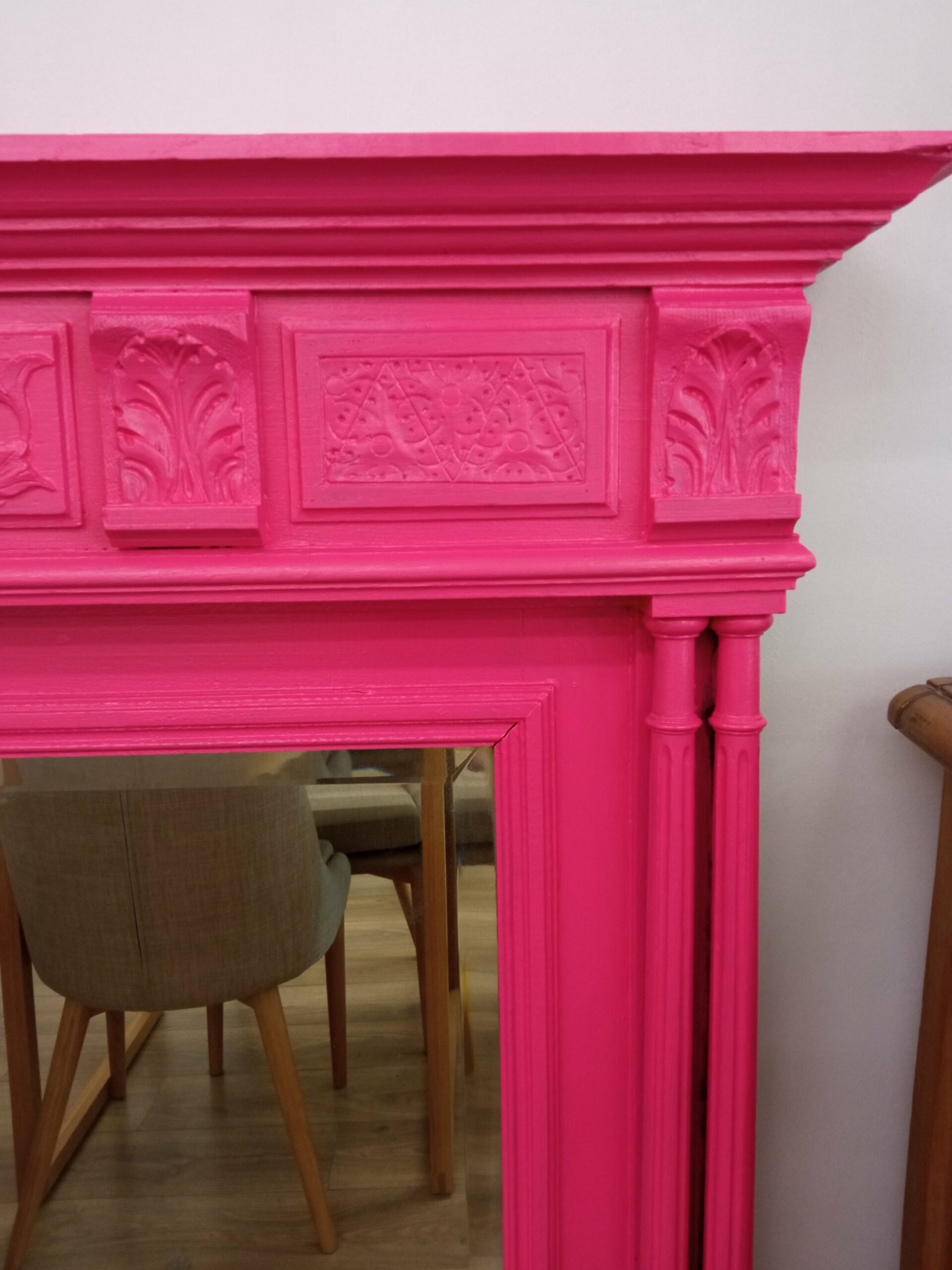 Miroir mural ancien customisé en rose cotillon – Image 2