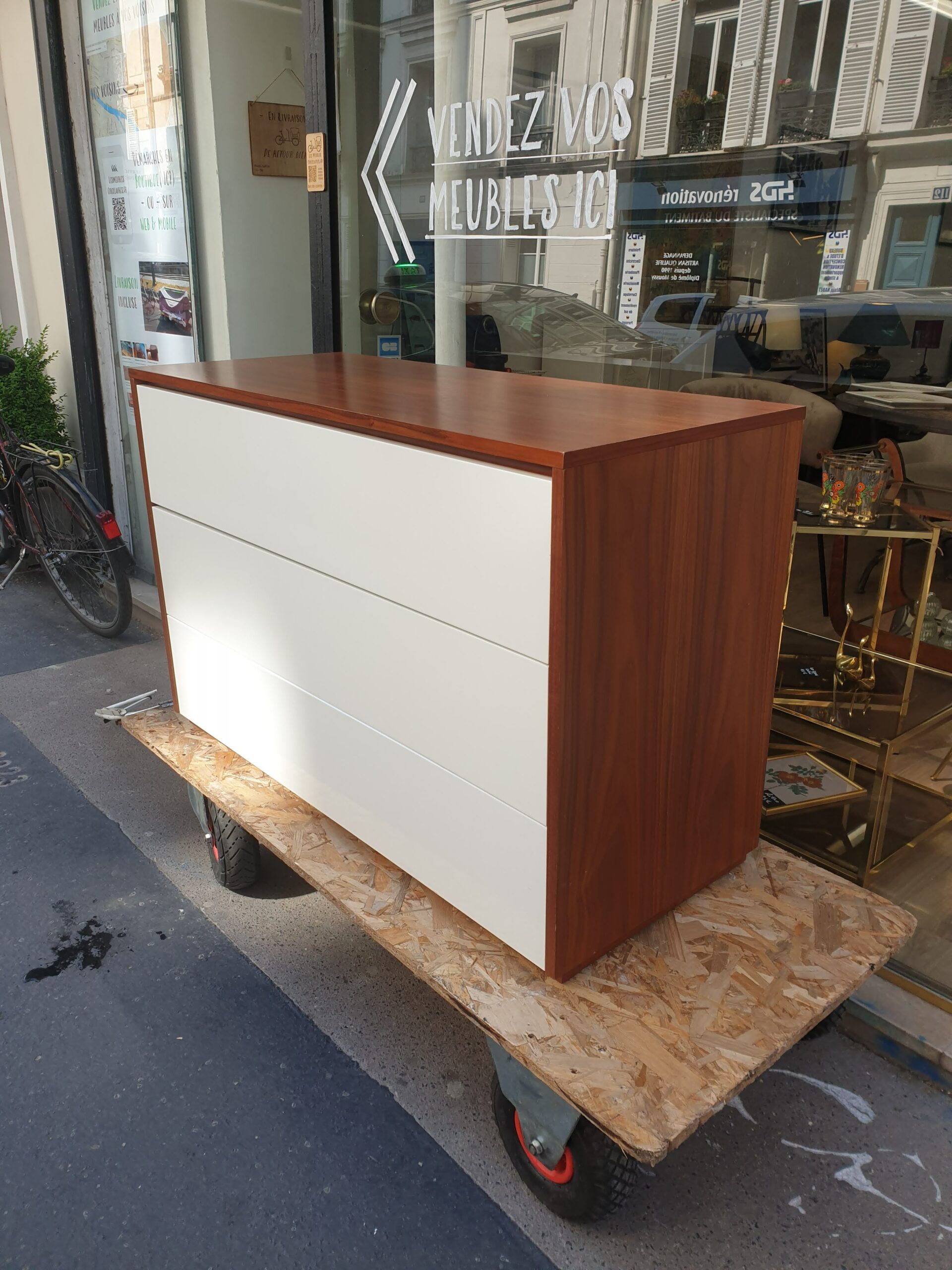 Grande commode à vêtement moderne – Image 4