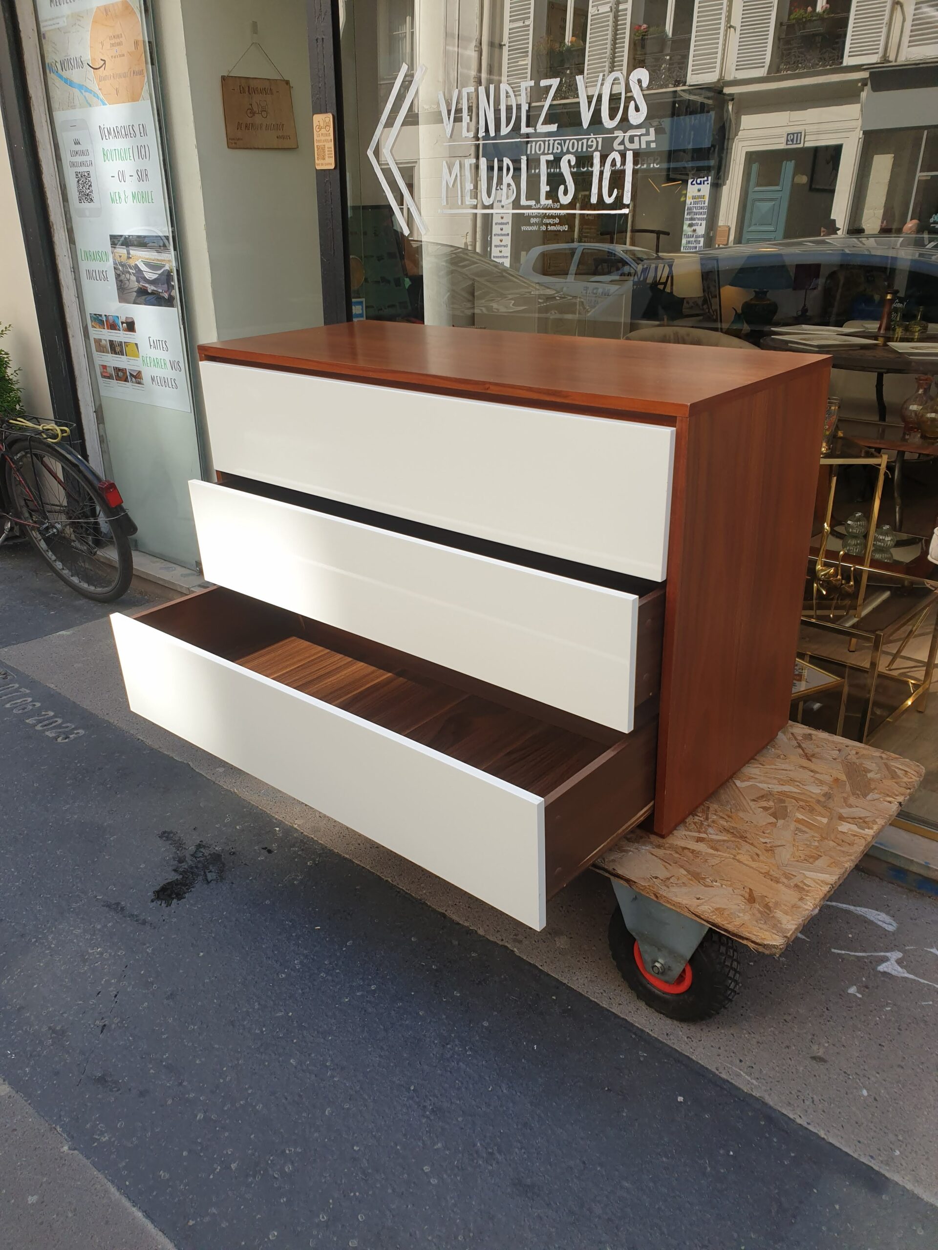Grande commode à vêtement moderne – Image 3