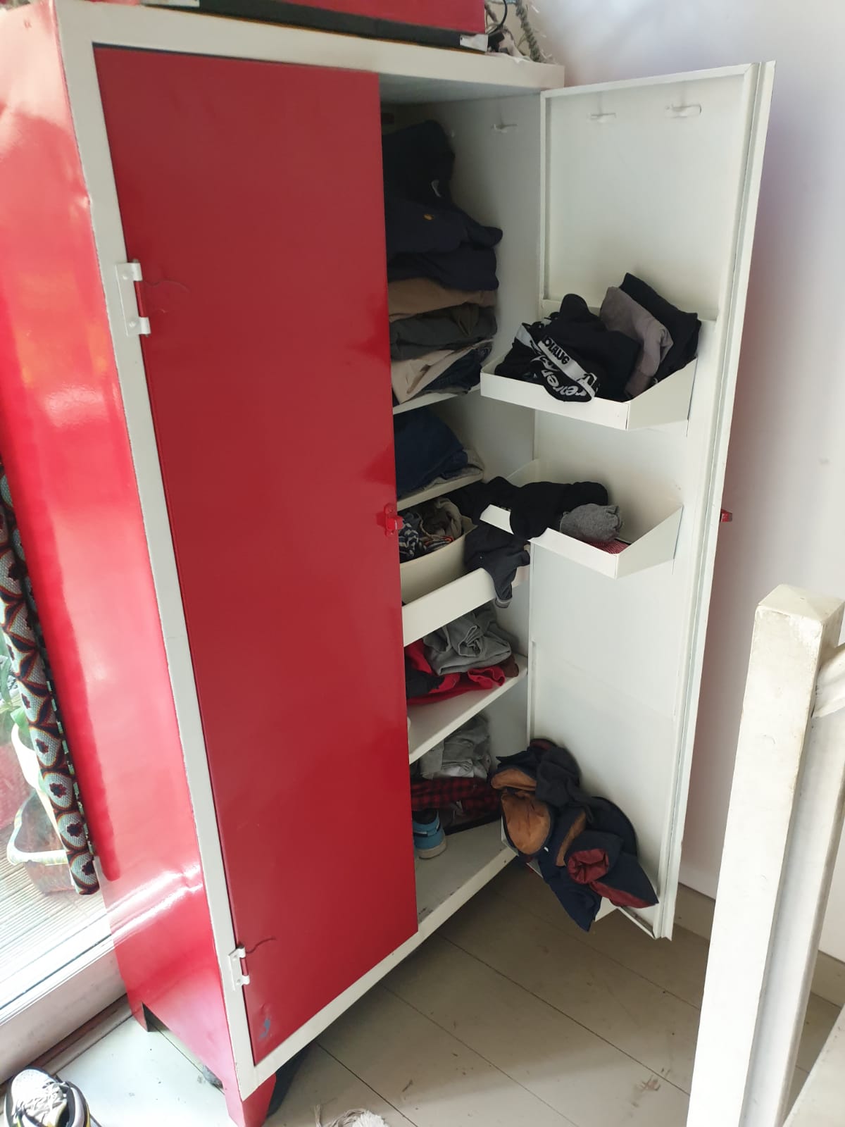 Armoire de rangement en Taule années 50 – Image 2