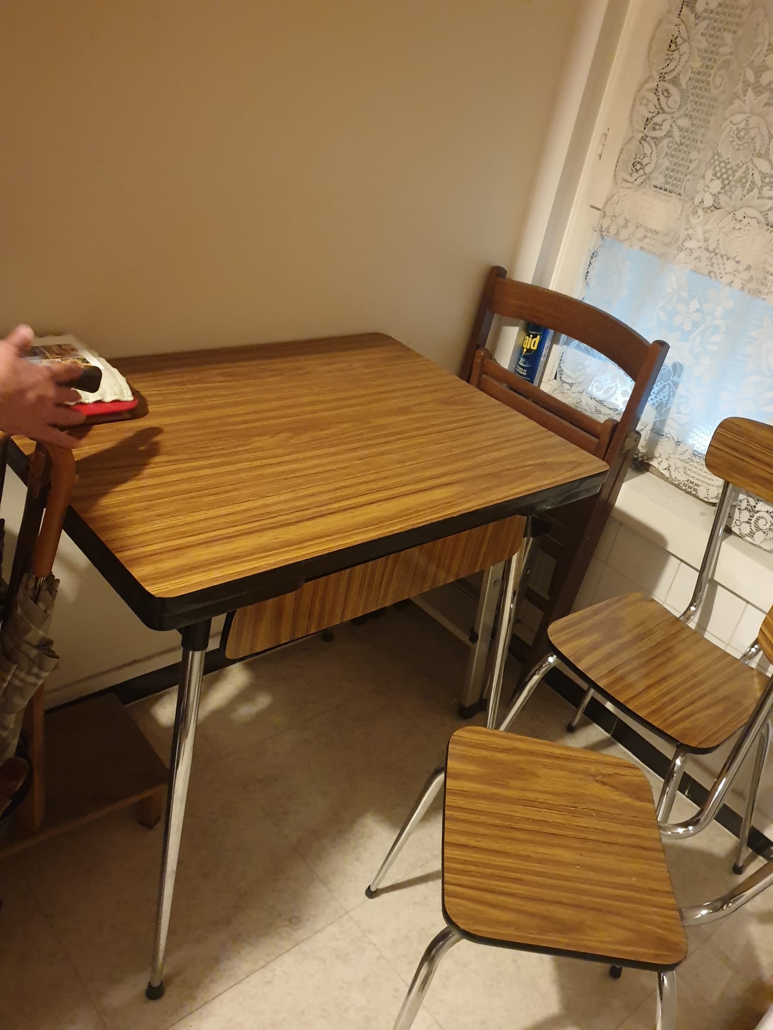 Petite table de cuisine à rallonge + 2 chaises foumi – Image 2