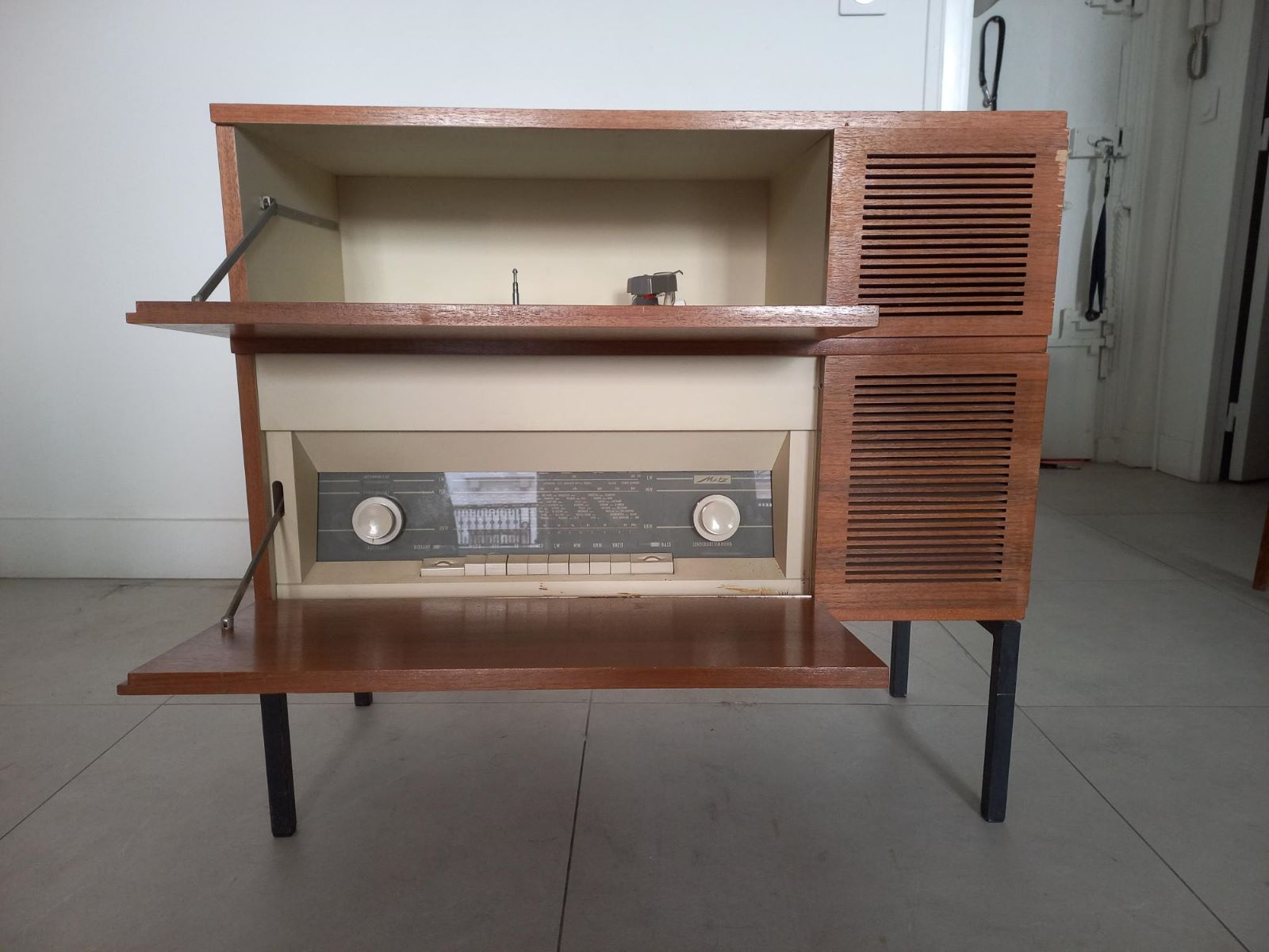 Meuble radio tourne-disque Vintage – Image 5
