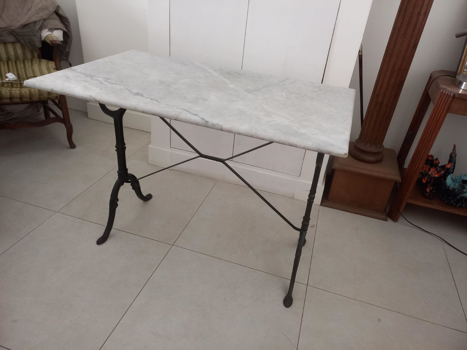 Table bistro marbre et fer forgé – Image 6