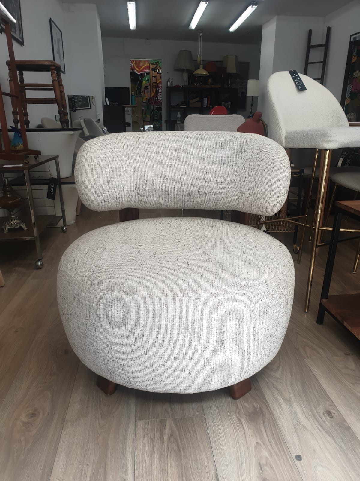 Fauteuil PLATON tissu chiné et noyer – Image 3
