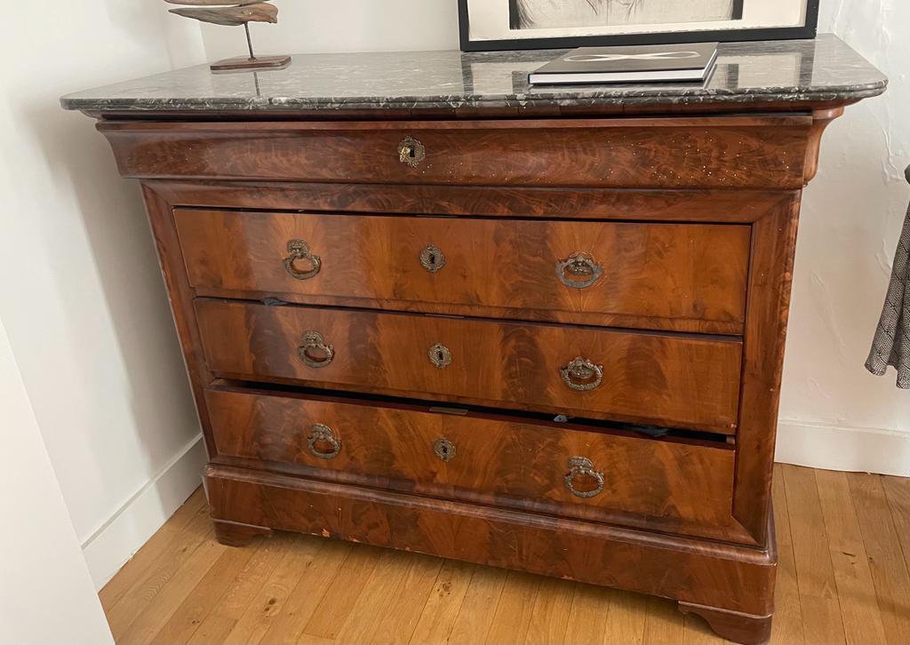 Commode ancienne en bois plateau marbre – Image 2