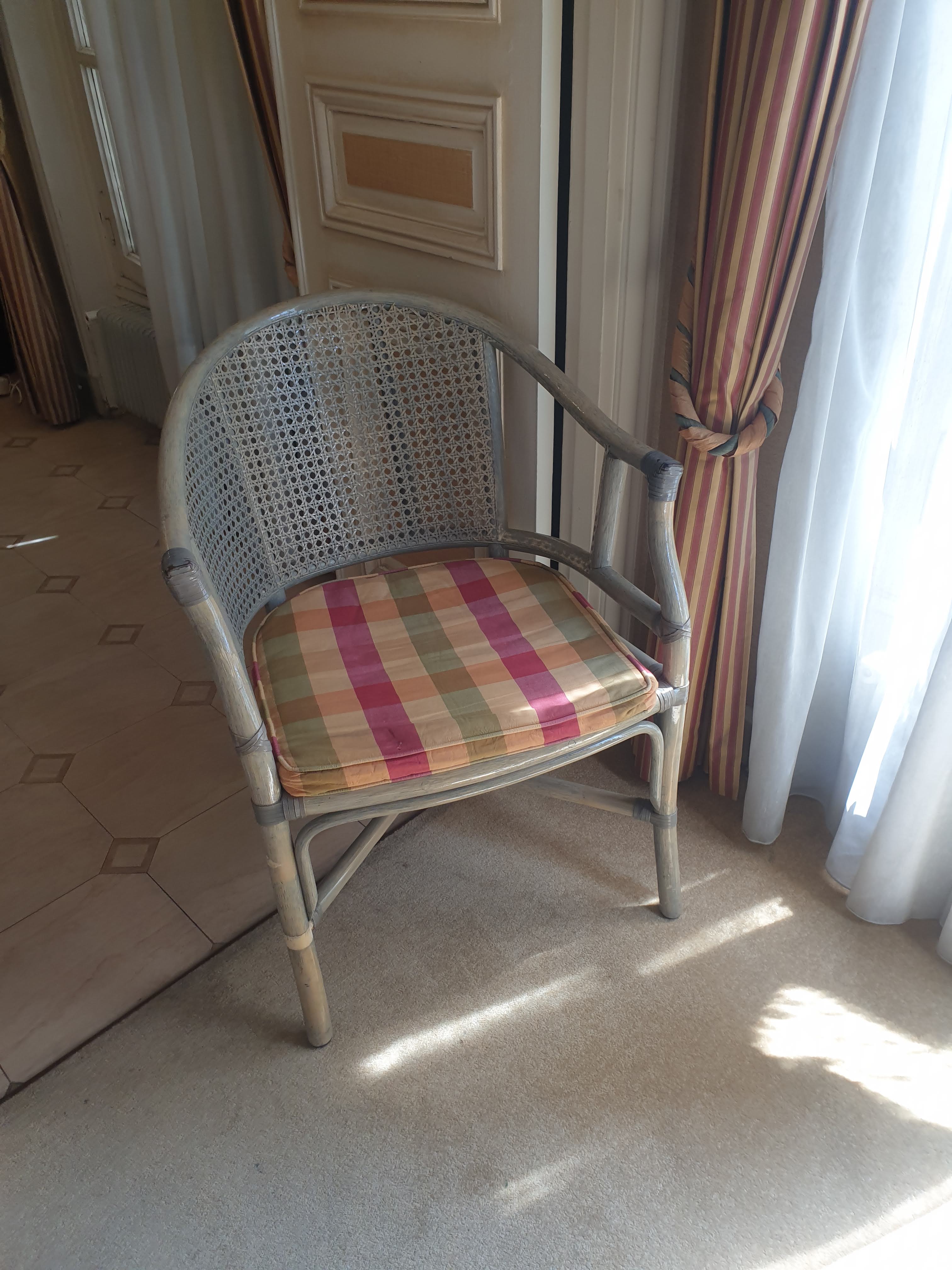 Fauteuil en rotin, dossier canné – Image 4