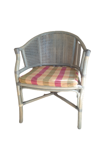 Fauteuil en rotin, dossier canné