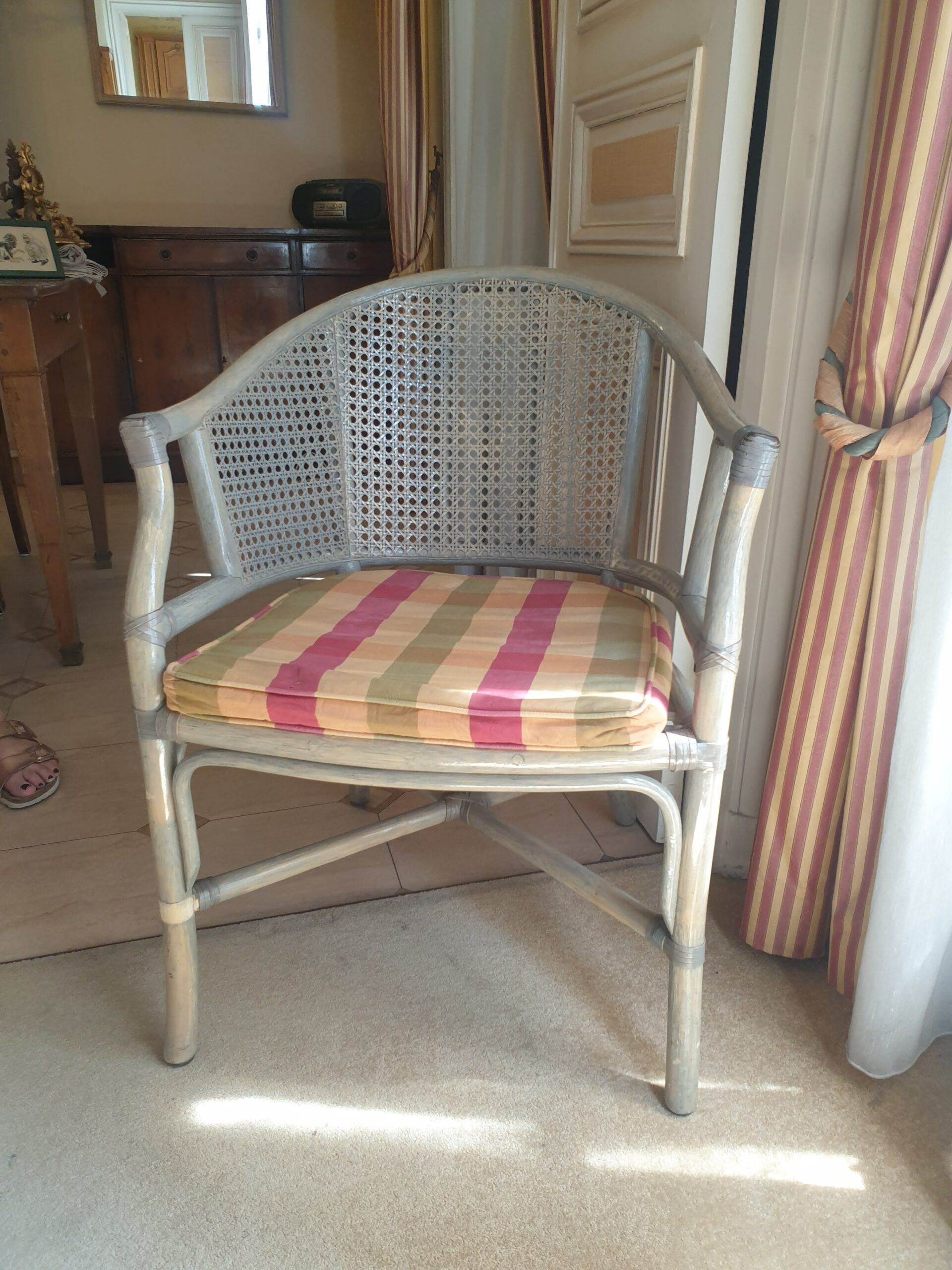 Fauteuil en rotin, dossier canné – Image 3