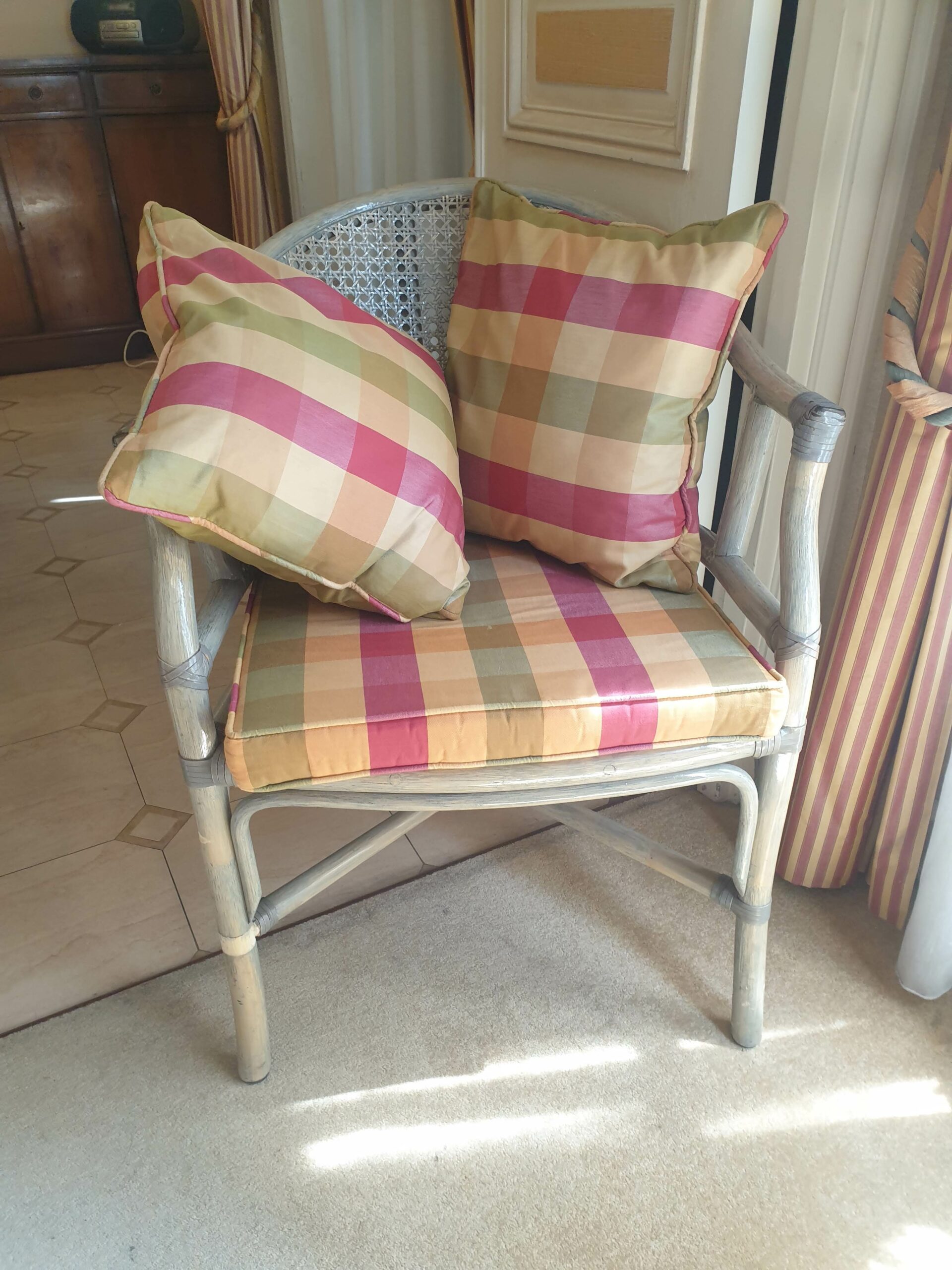 Fauteuil en rotin, dossier canné – Image 2