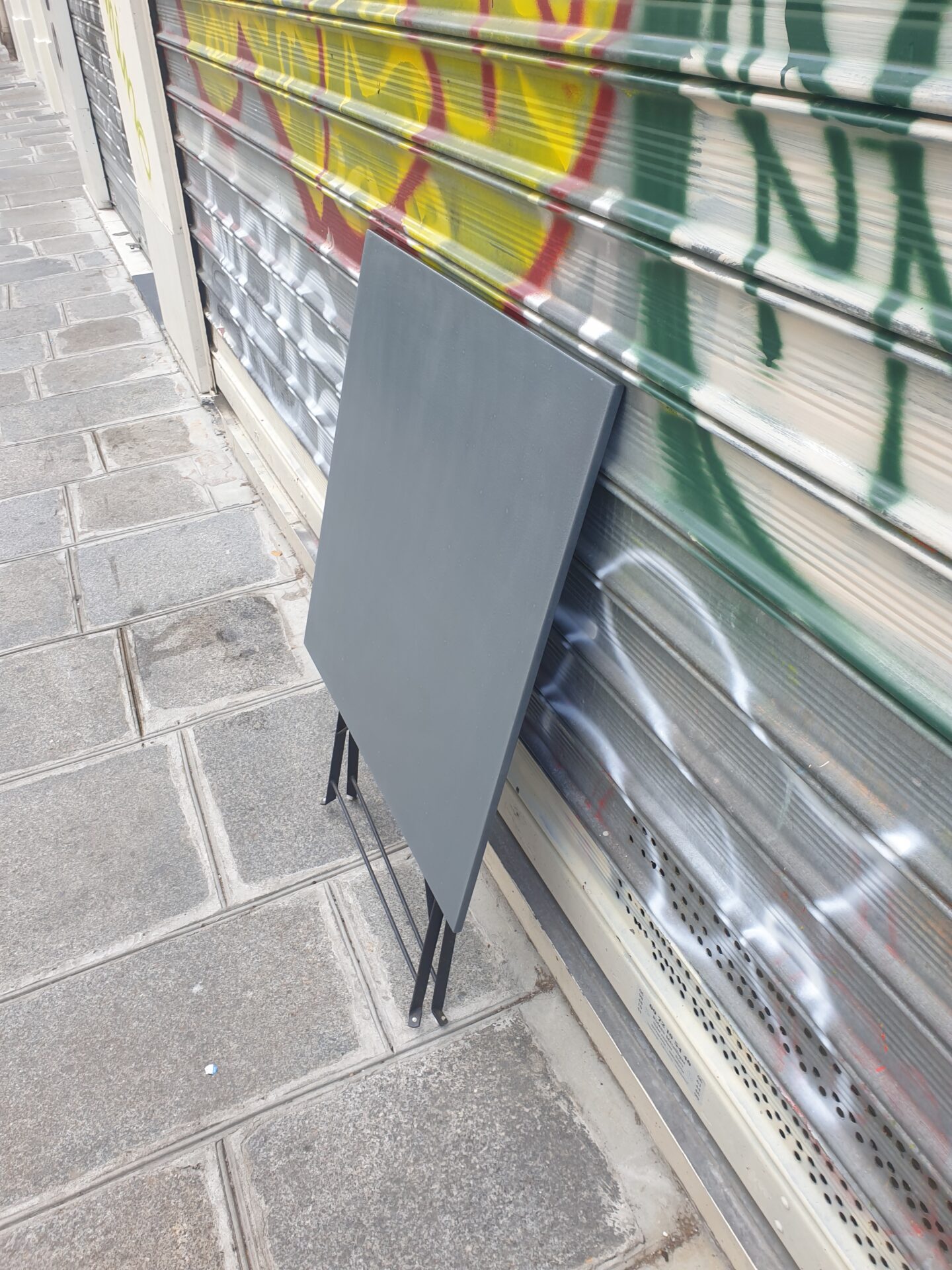 Table d'extérieur en taule pliante – Image 4