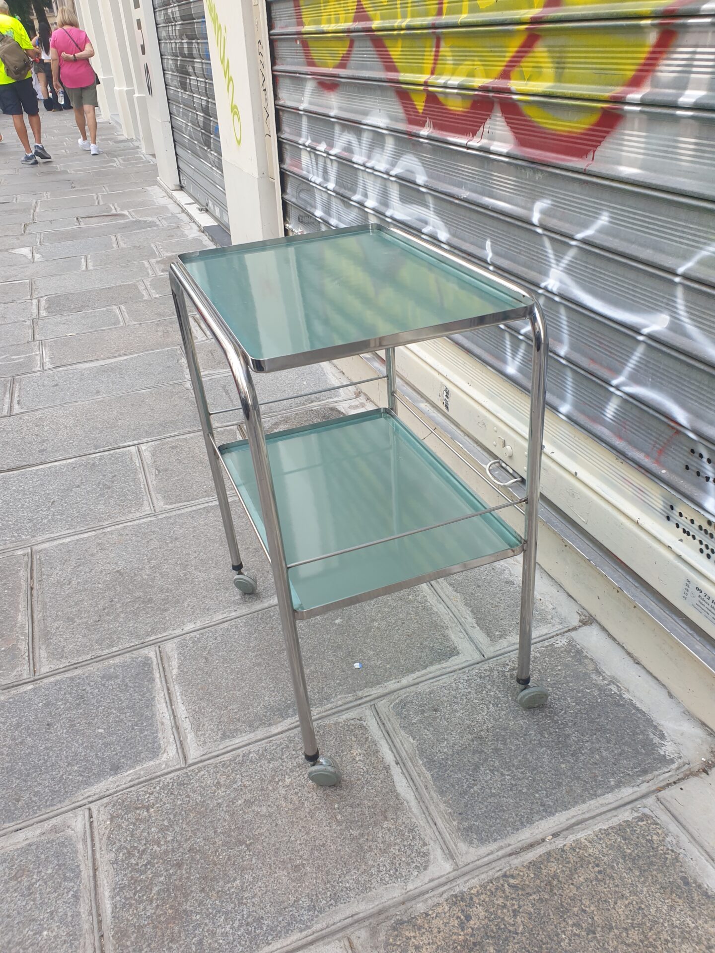 Desserte à roulette inox vintage – Image 4