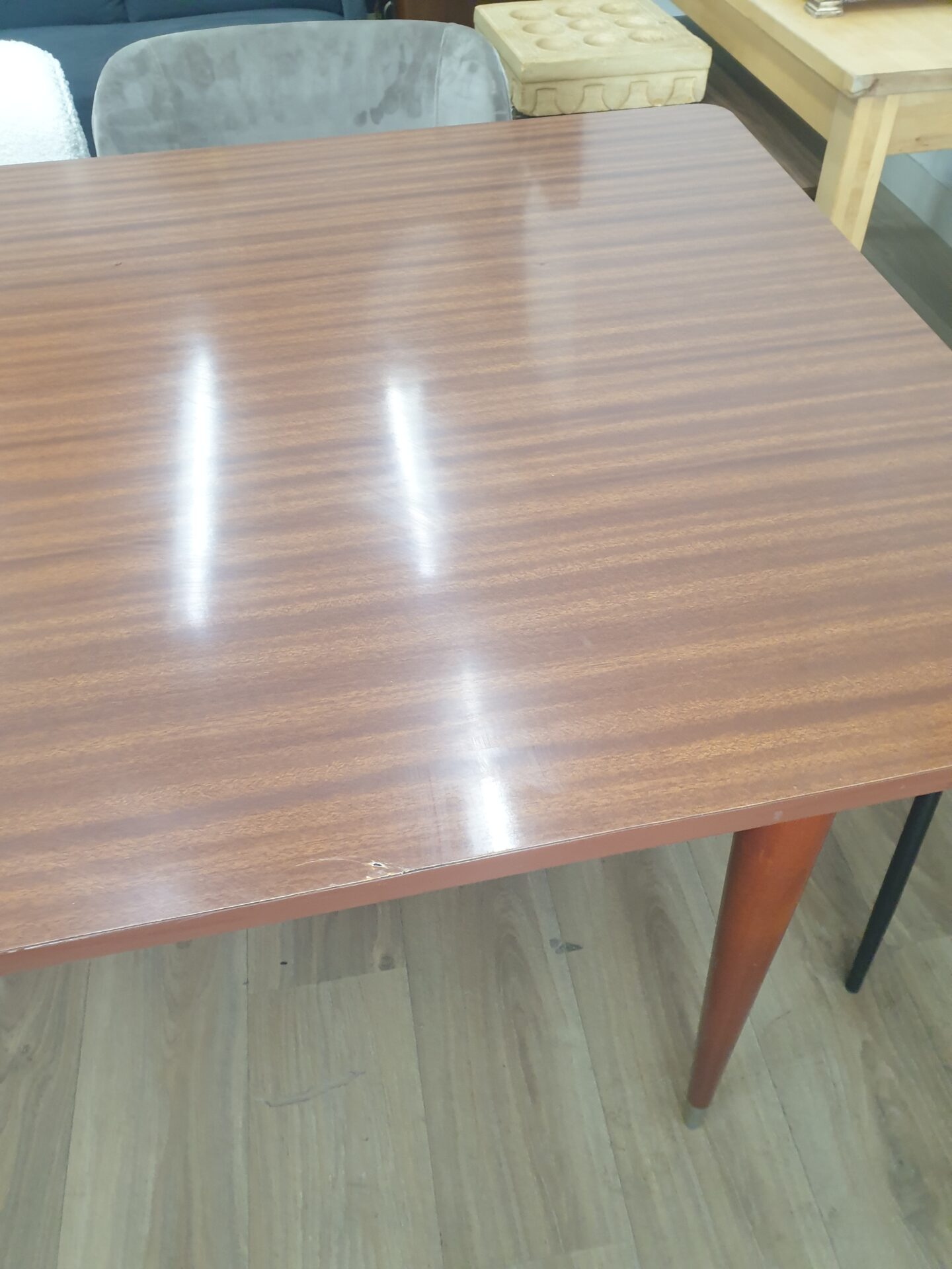 Belle table à manger en formica – Image 4