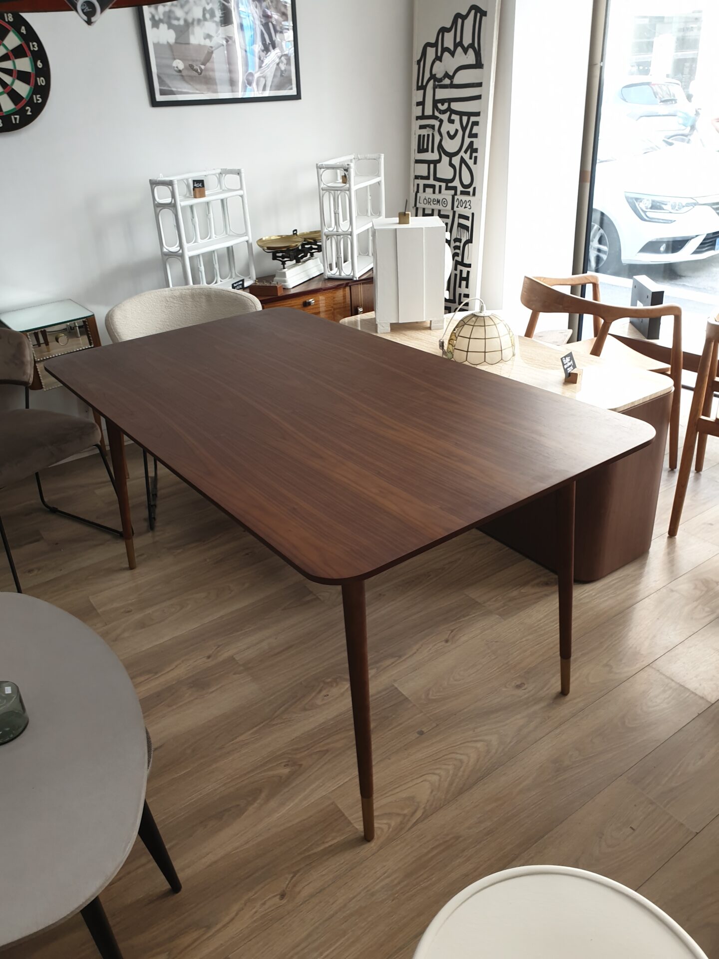 Table scandinave pieds compas VINYLE – Image 2