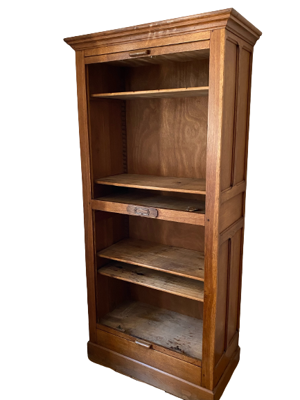 Meuble en chêne à rideaux