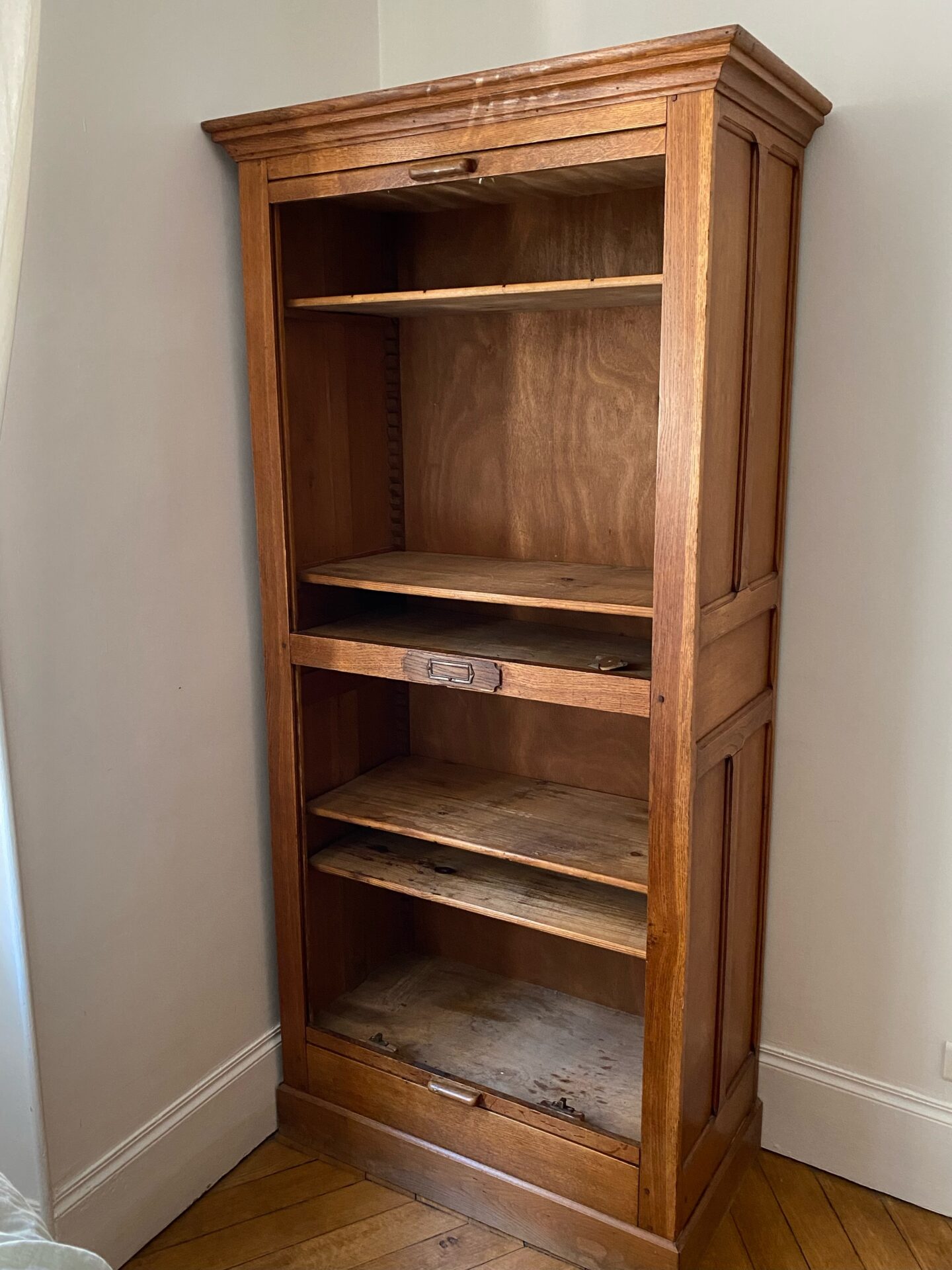 Meuble en chêne à rideaux – Image 5