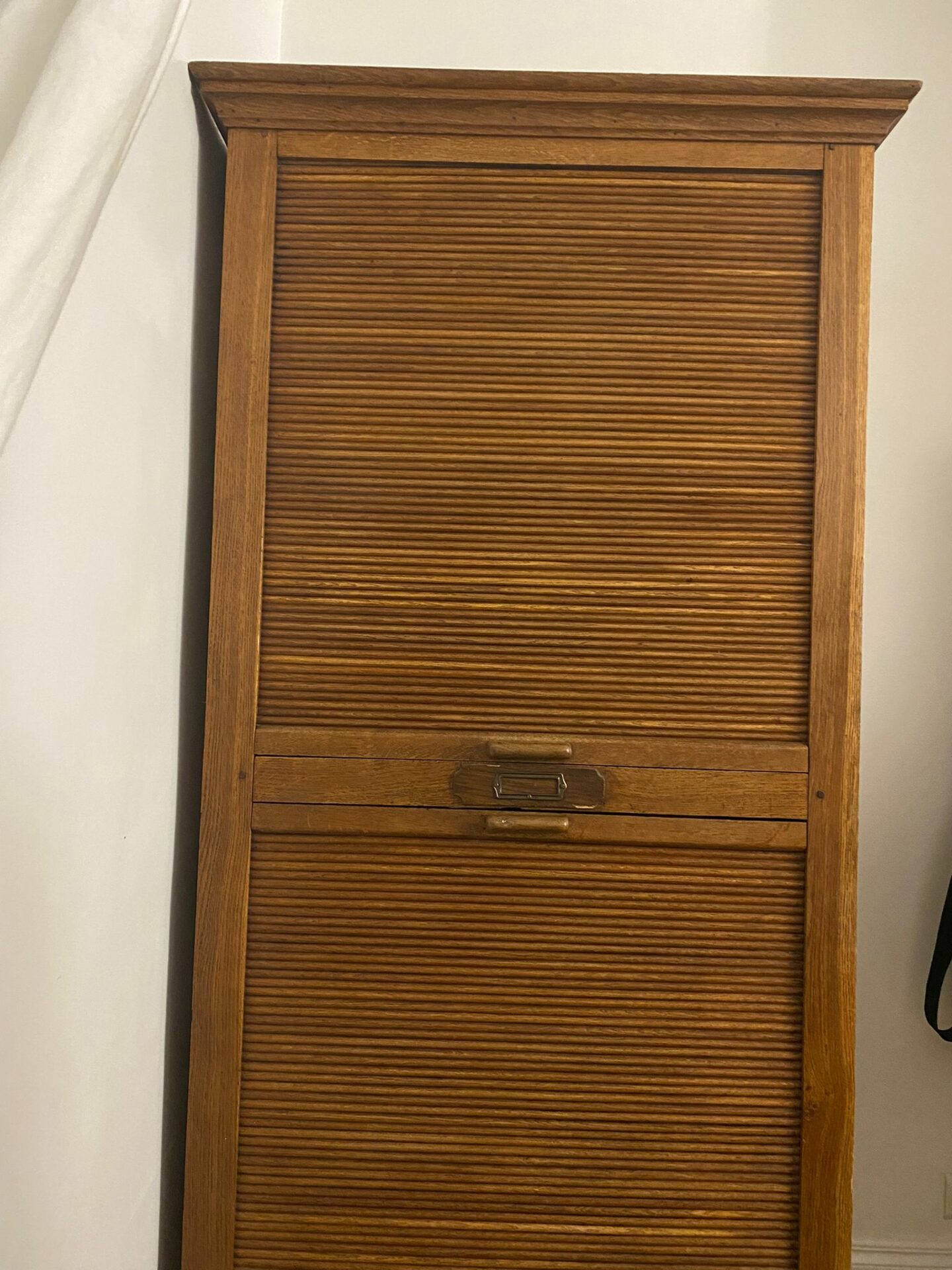 Meuble en chêne à rideaux – Image 4