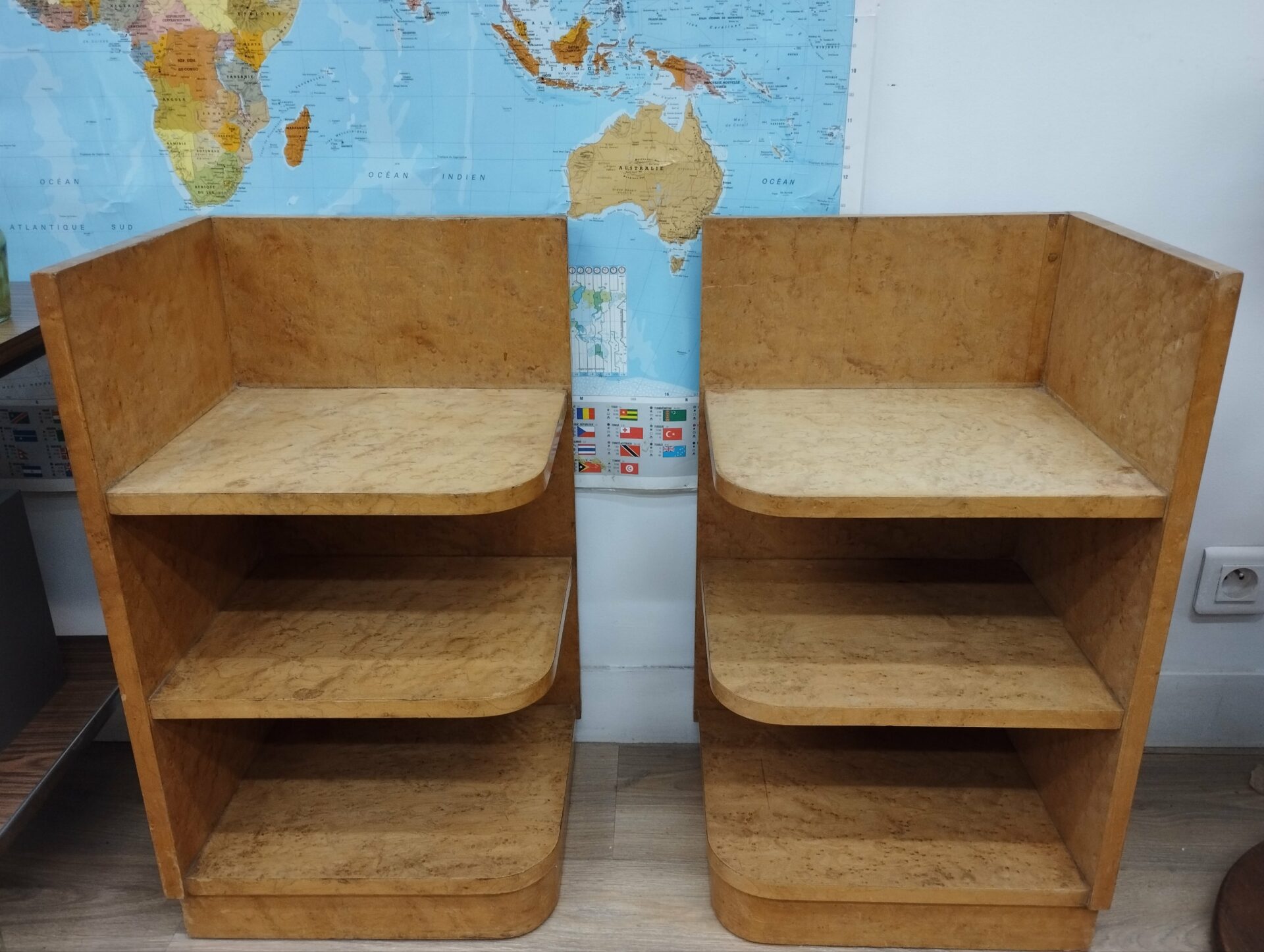 Paire de chevet vintage en bois plaquage noyer ou citronnier – Image 2