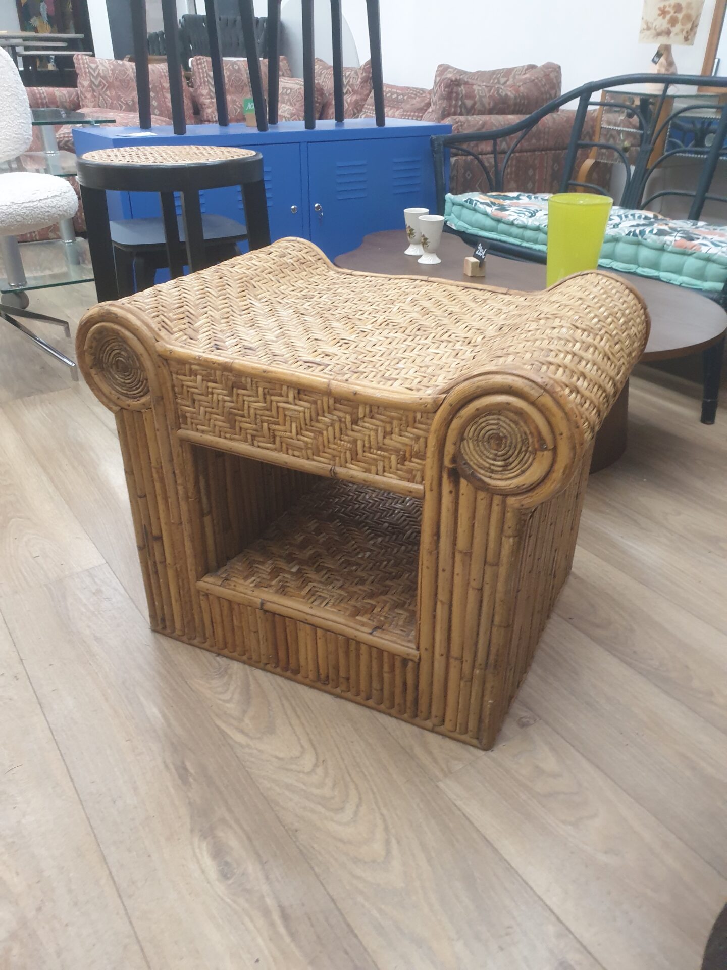 Fauteuil/ Petit Banc en osier – Image 2