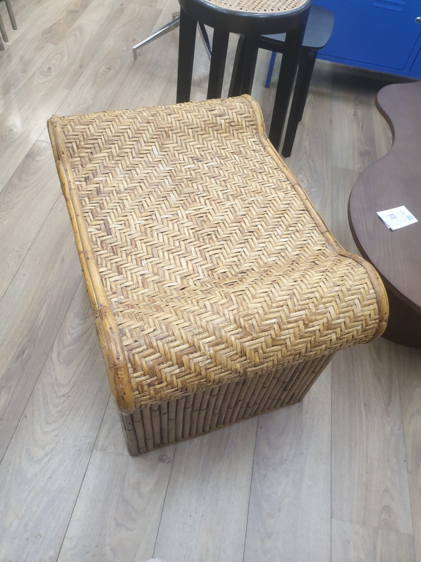 Fauteuil/ Petit Banc en osier – Image 3