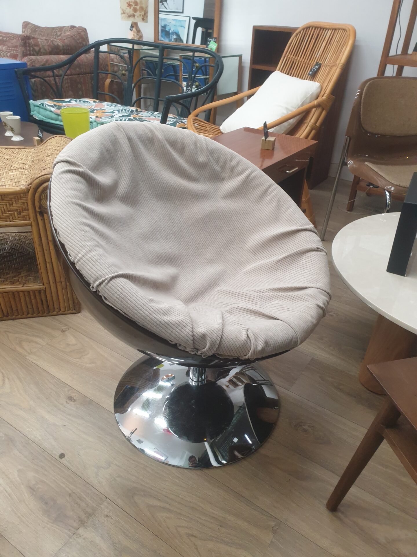 Fauteuil œuf rotatif années 70 – Image 2
