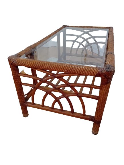 Table basse vintage en rotin et plateau en verre