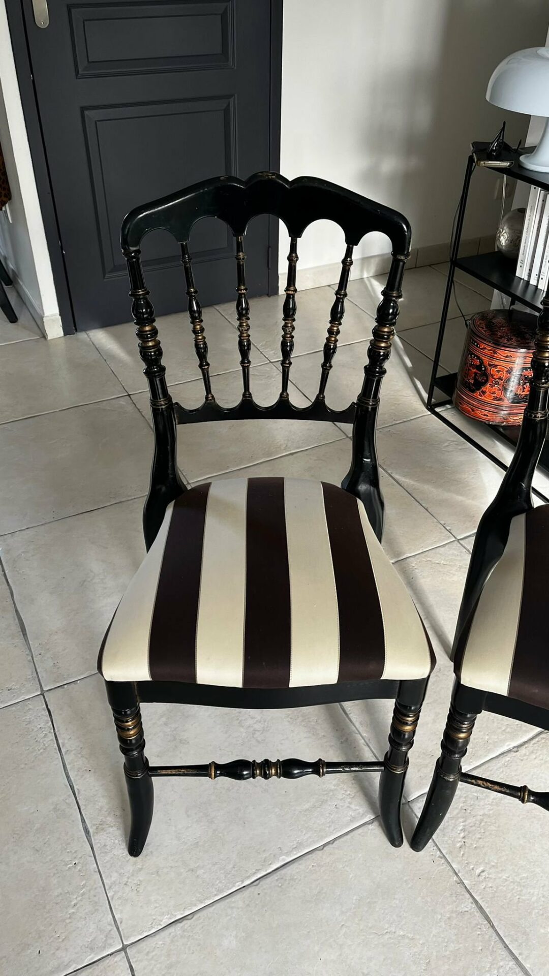Paire de chaises style Napoléon 3 en bois – Image 3