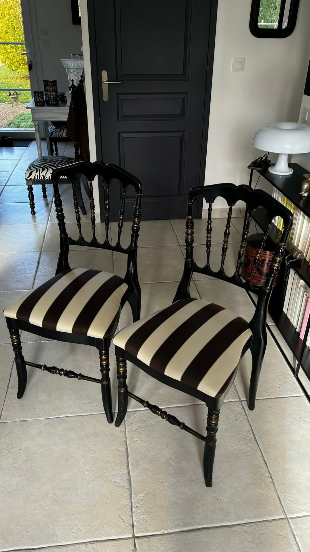Paire de chaises style Napoléon 3 en bois – Image 2