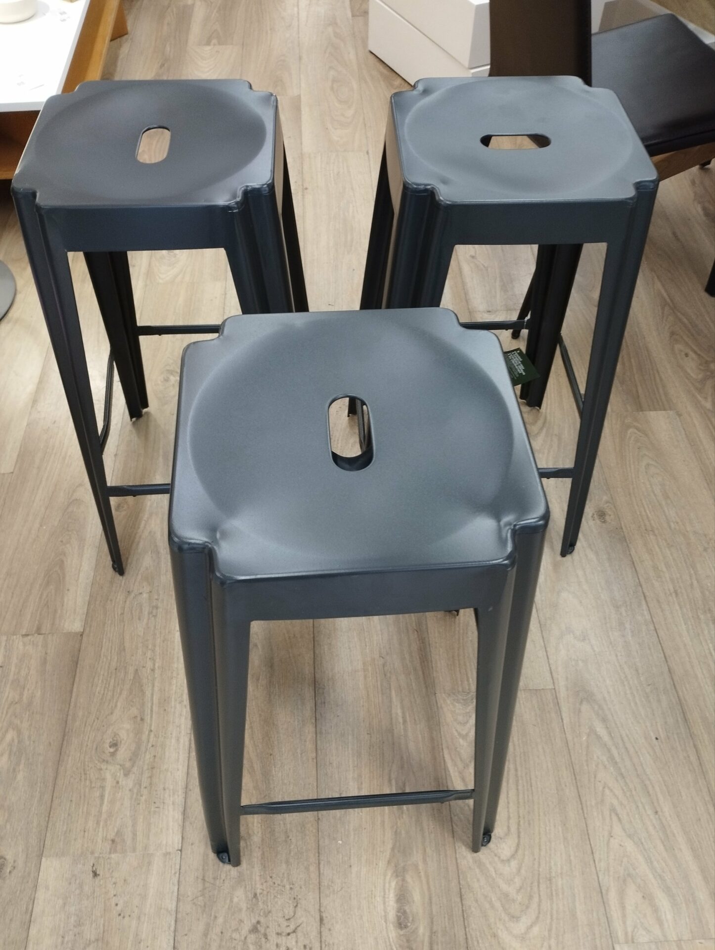 lot de 3 tabourets de bar en métal gris Alinéa. – Image 2