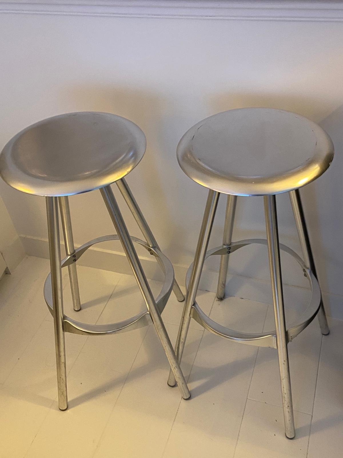 Paire de tabourets en métal – Image 2