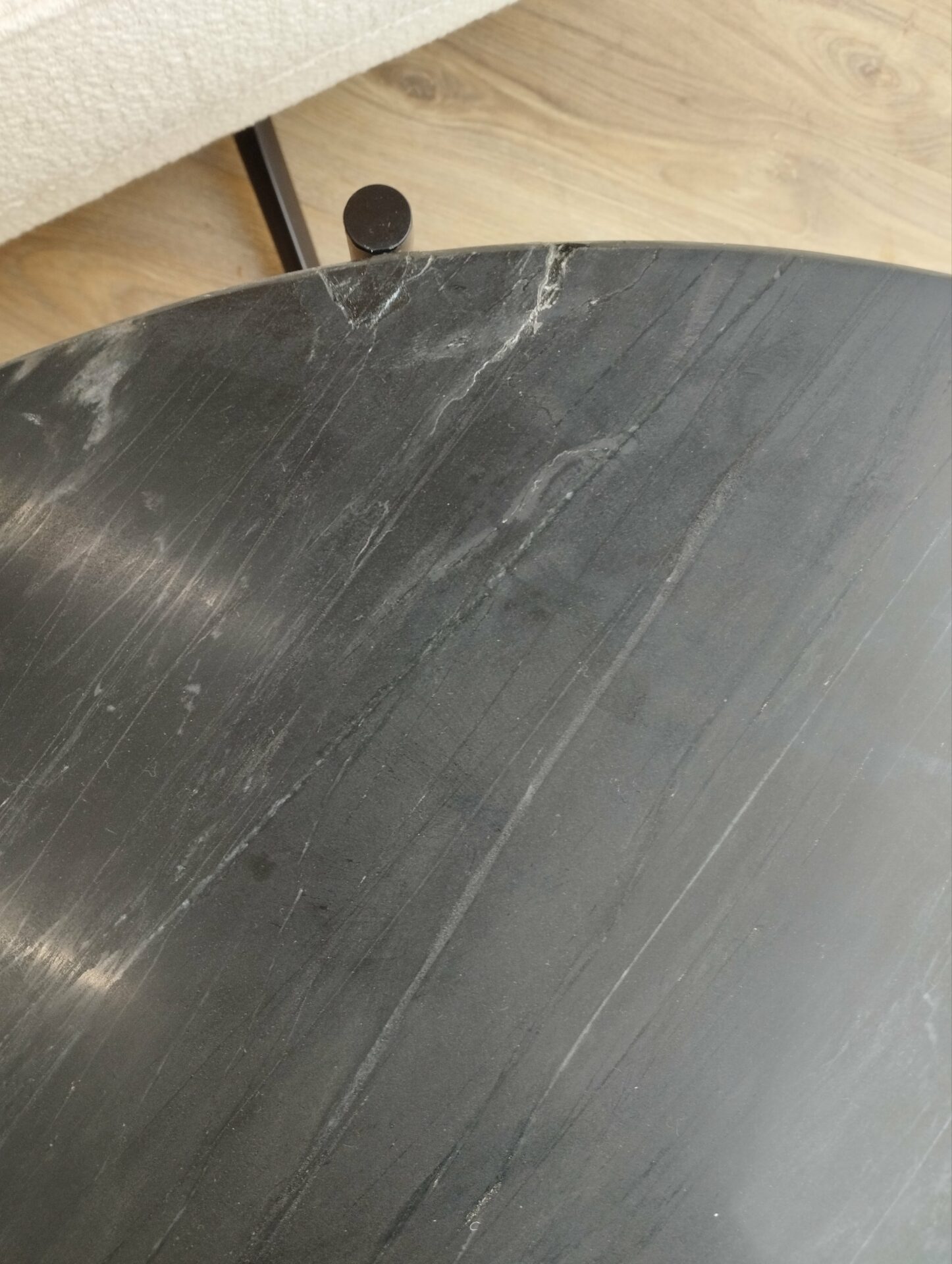 Table basse Mona Oviala en Marbre noir – Image 3