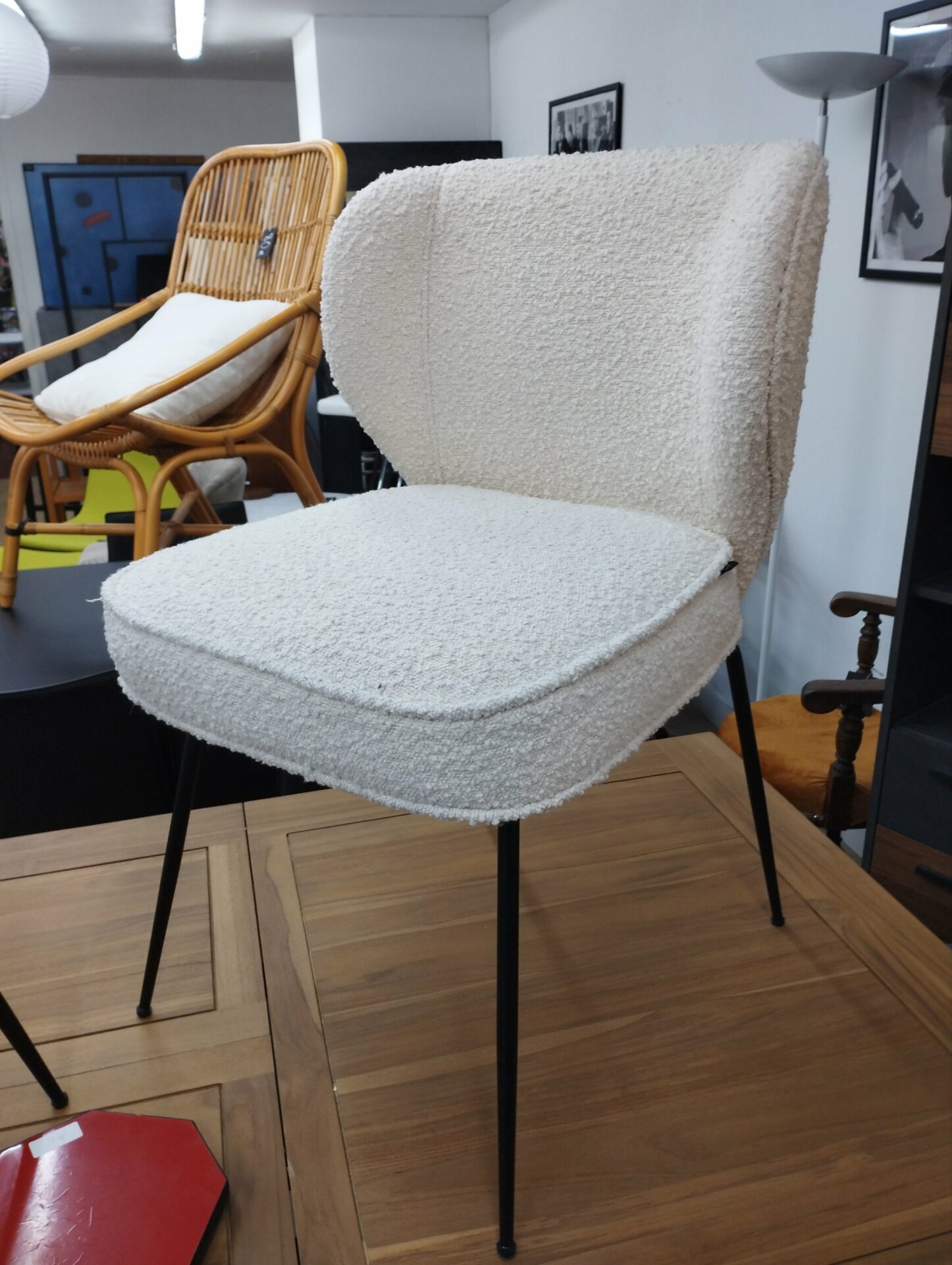 Chaise WAYNE écru bouclette – Image 3