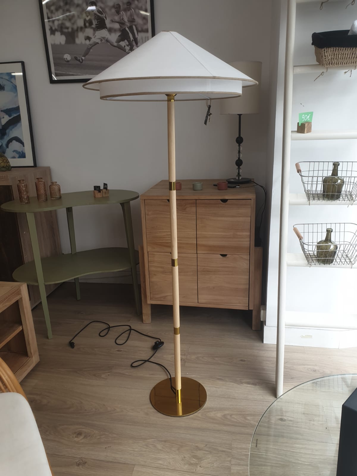Lampadaire de salon doré – Image 4