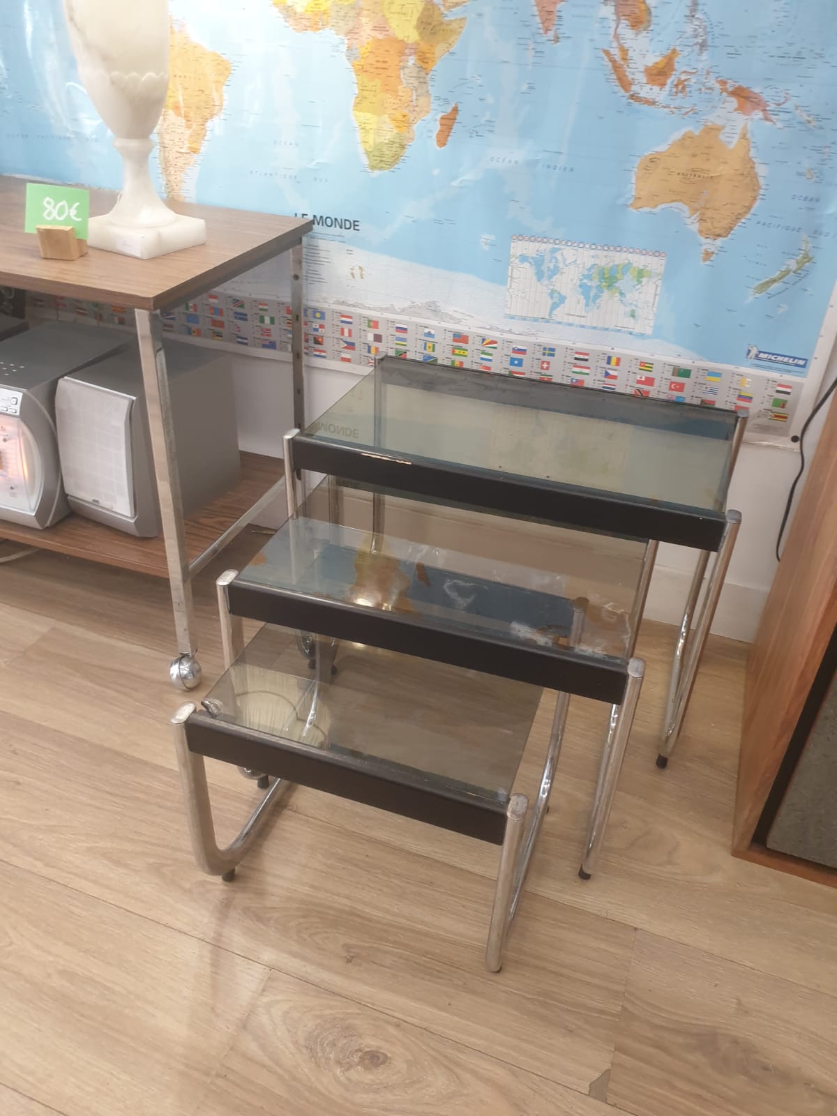 3 tables basse gigogne vintage inox et verre fumé – Image 3