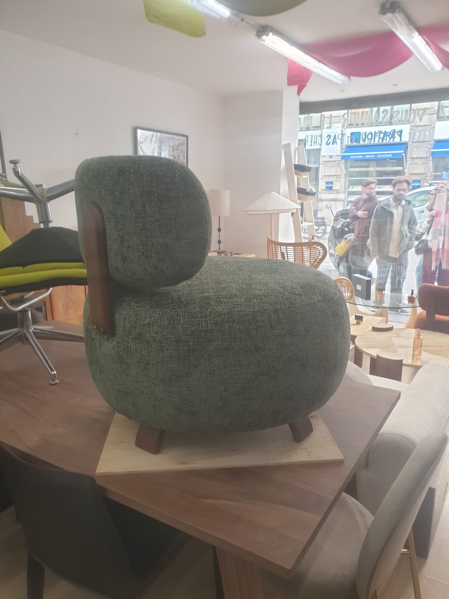 Fauteuil PLATON tweed vert et noyer – Image 4