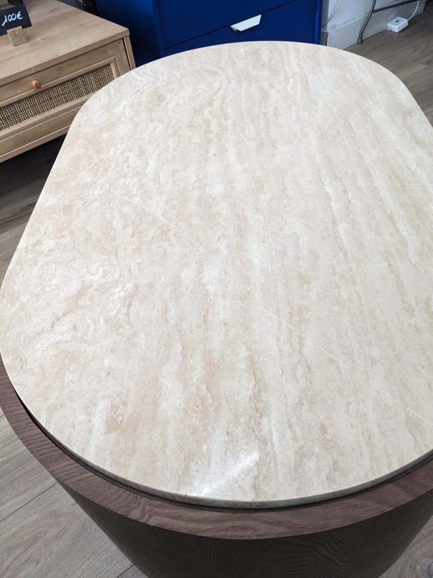 Table basse ovale bois teinté noyer et travertin ELIPSE – Image 6