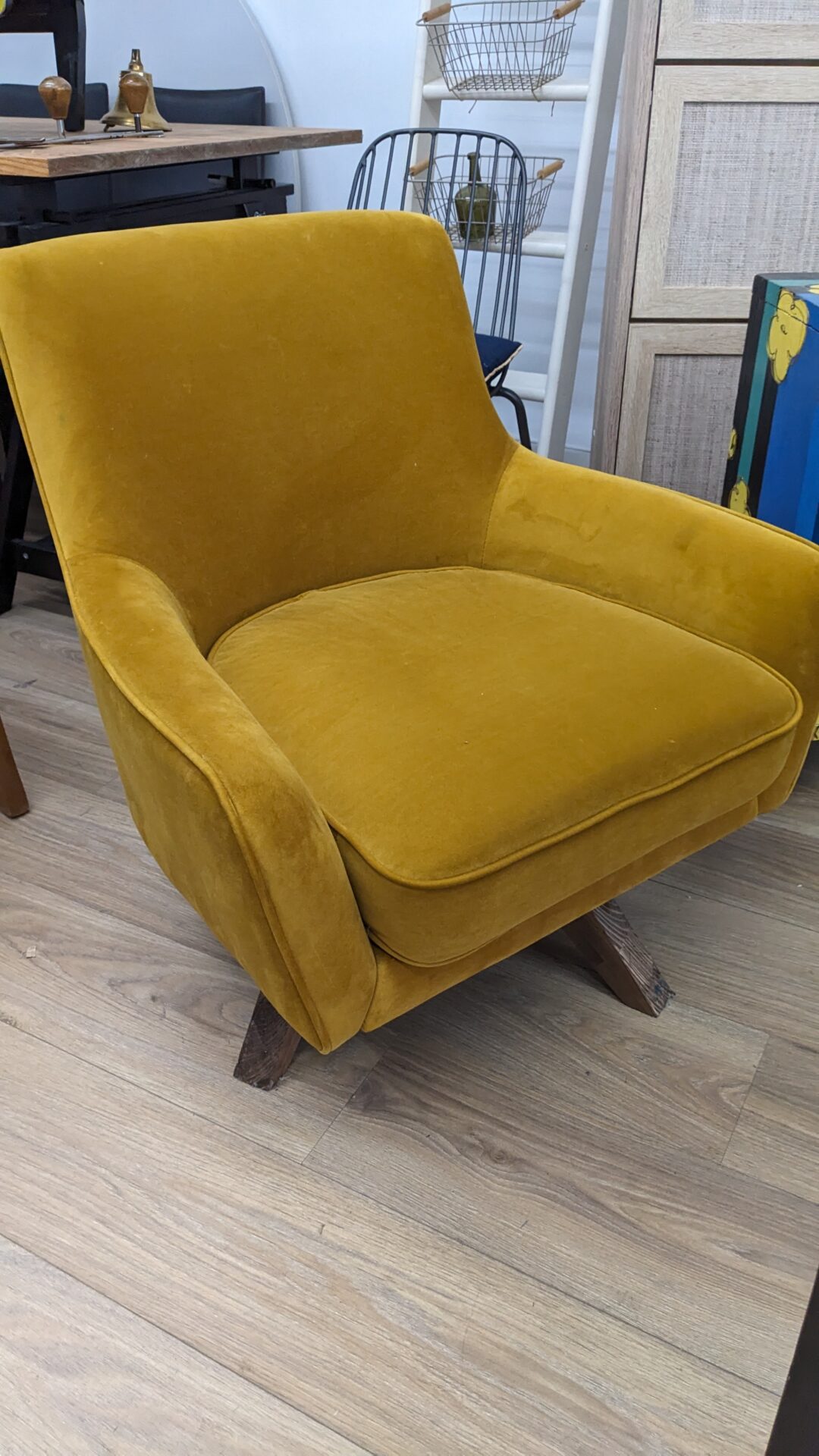 Fauteuil rotatif GOLDEN GUN moutarde – Image 3