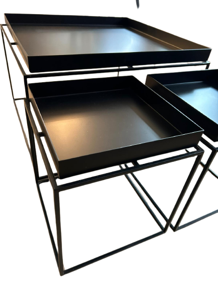 3 Petites tables noires