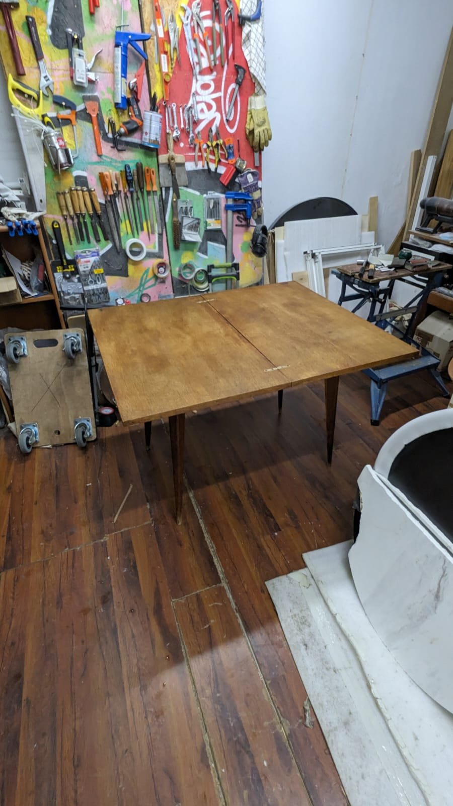 Table extensible scandinave en bois marqueté – Image 3