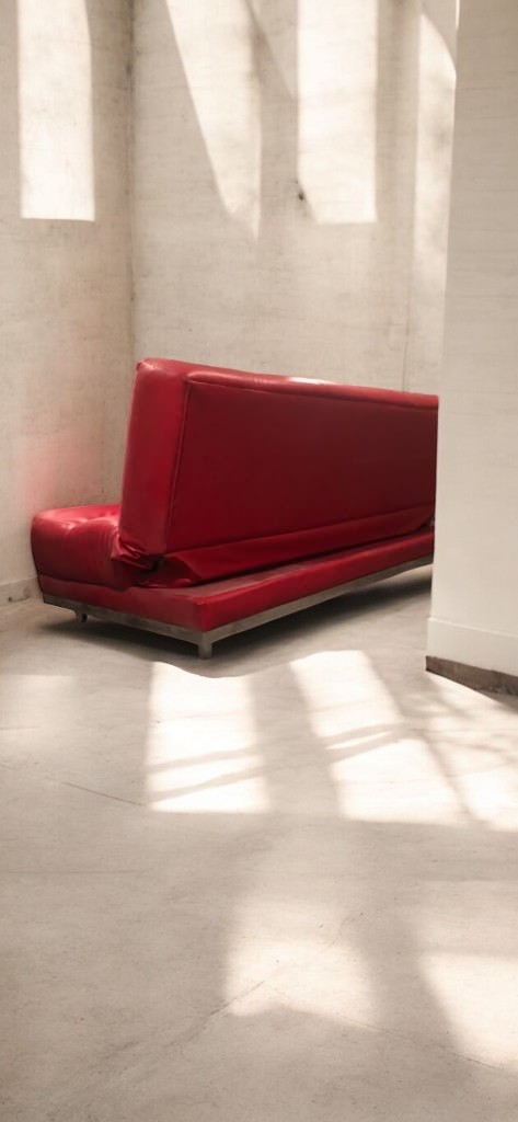 Banquette clic-clac skaï rouge vintage – Image 4