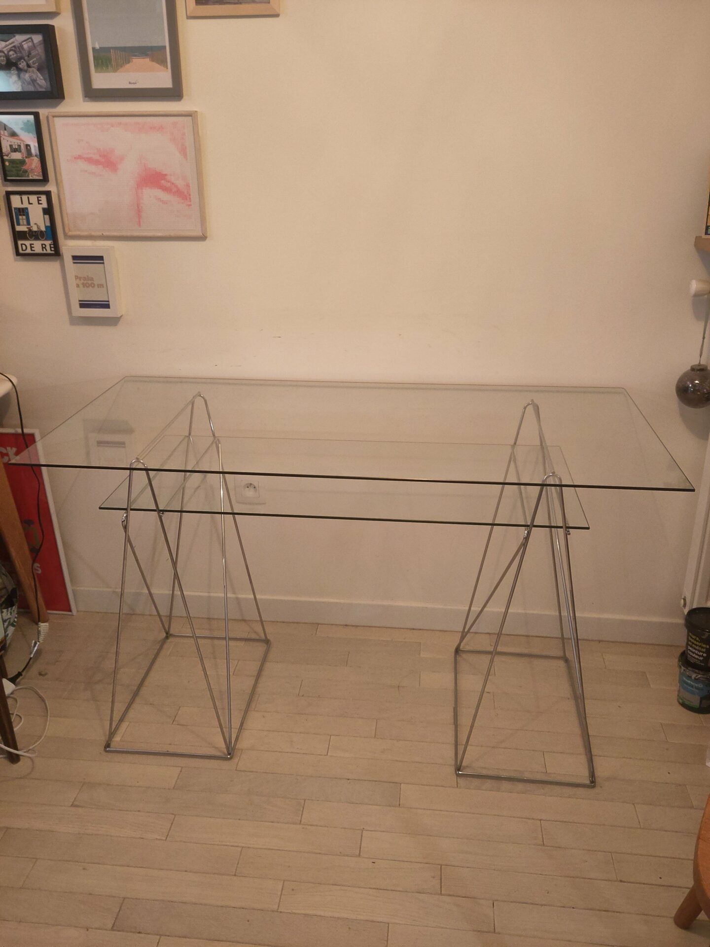 Bureau en verre avec pieds tréteaux métal – Image 2