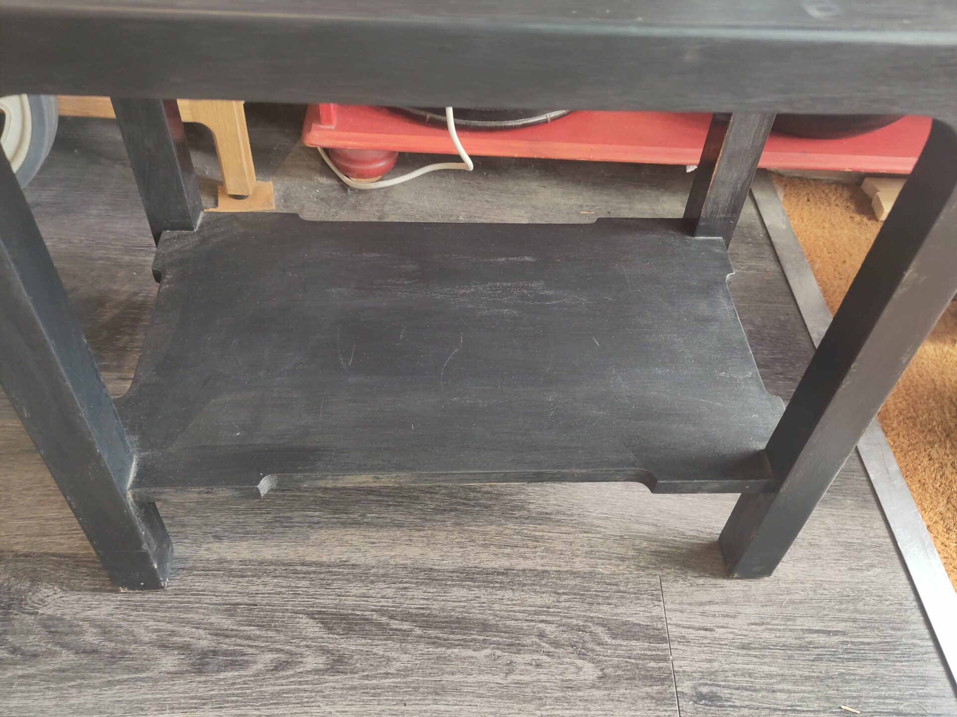 Petite table noire en bois – Image 3