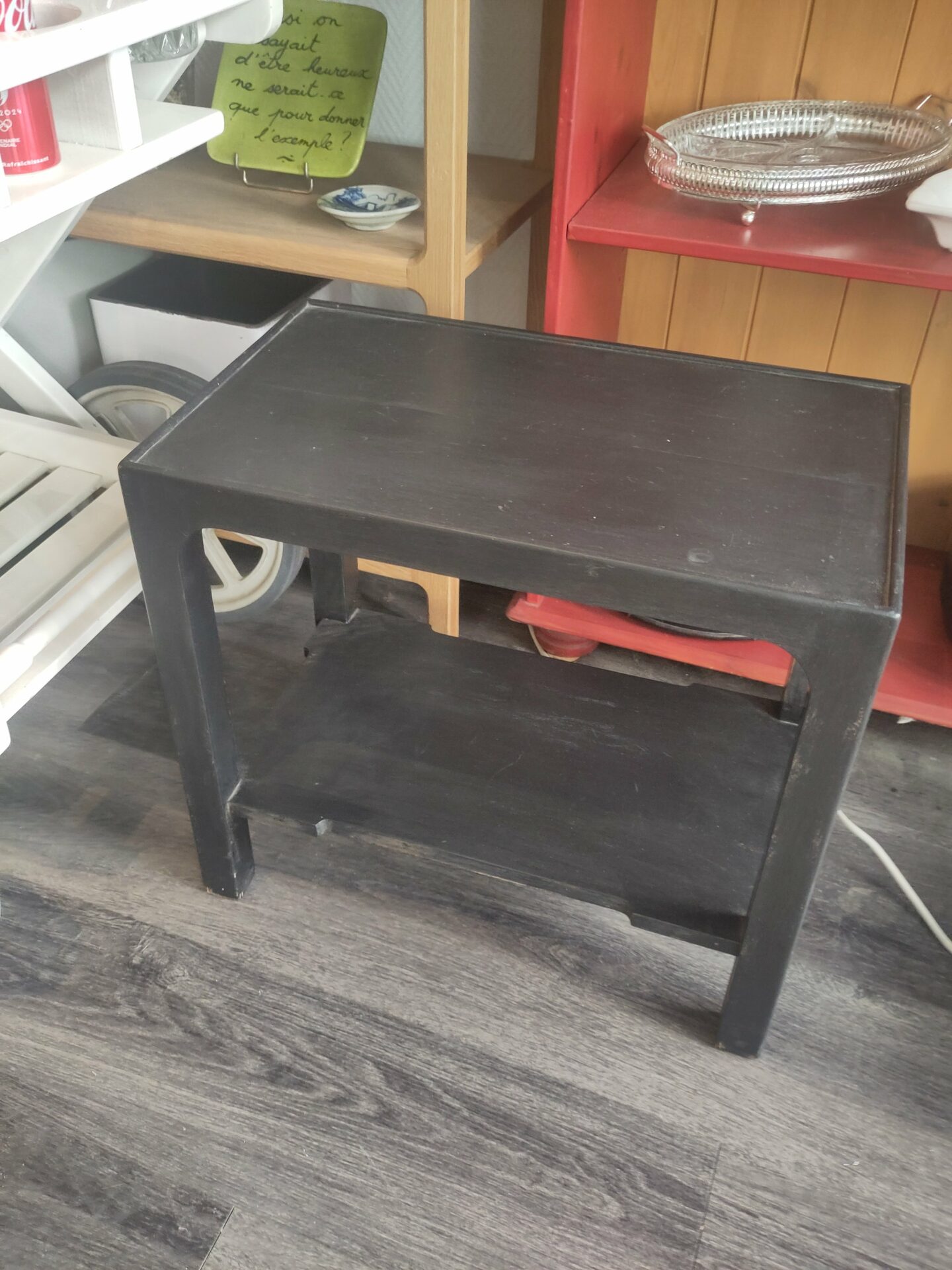 Petite table noire en bois – Image 2