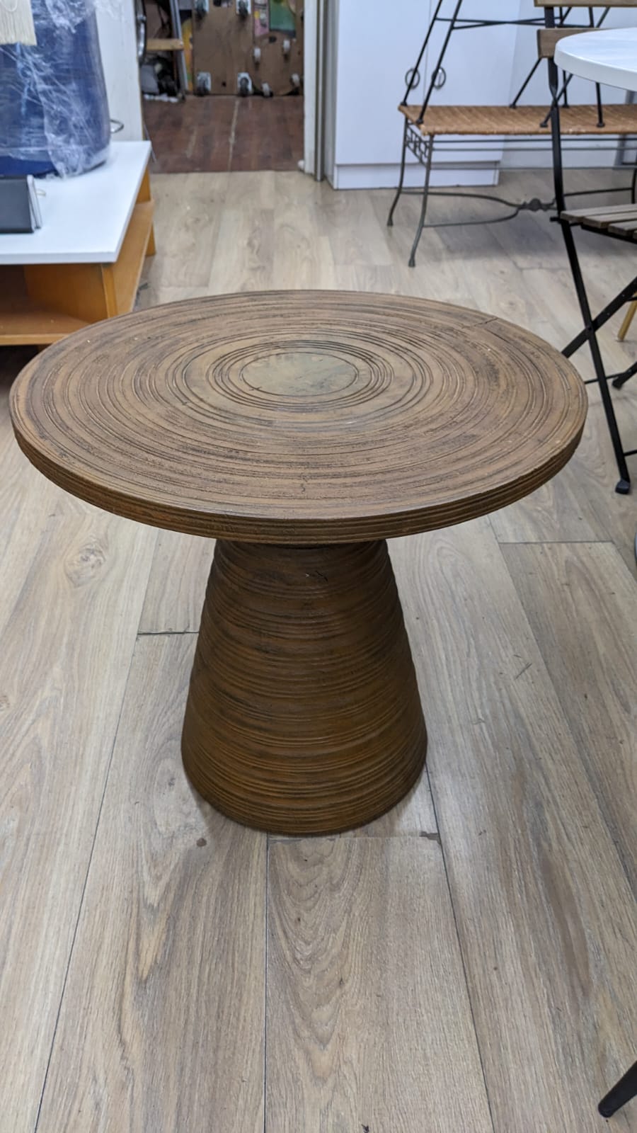 Table basse sculptée en bois de suar – Image 4